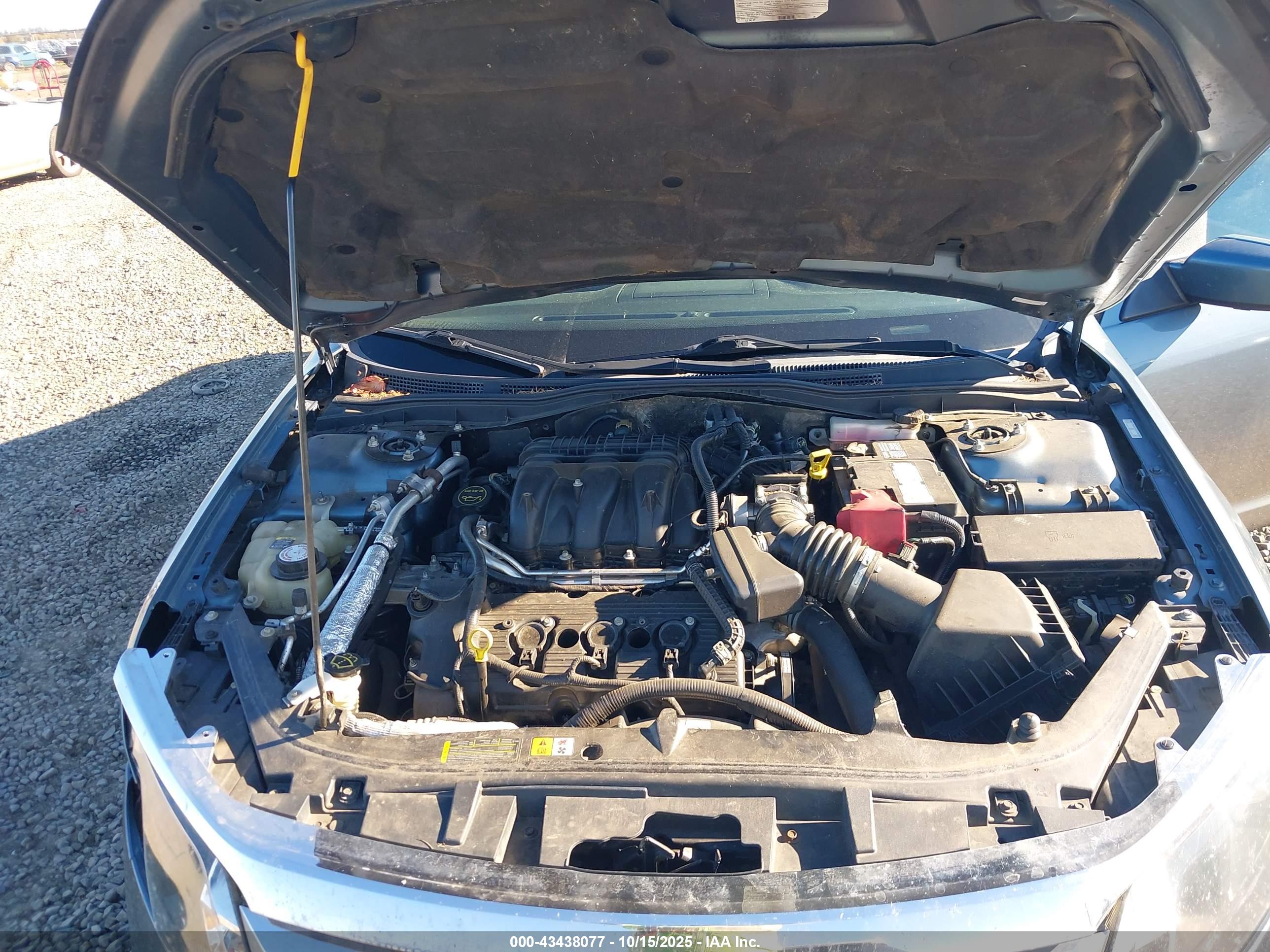 FORD FUSION image 10