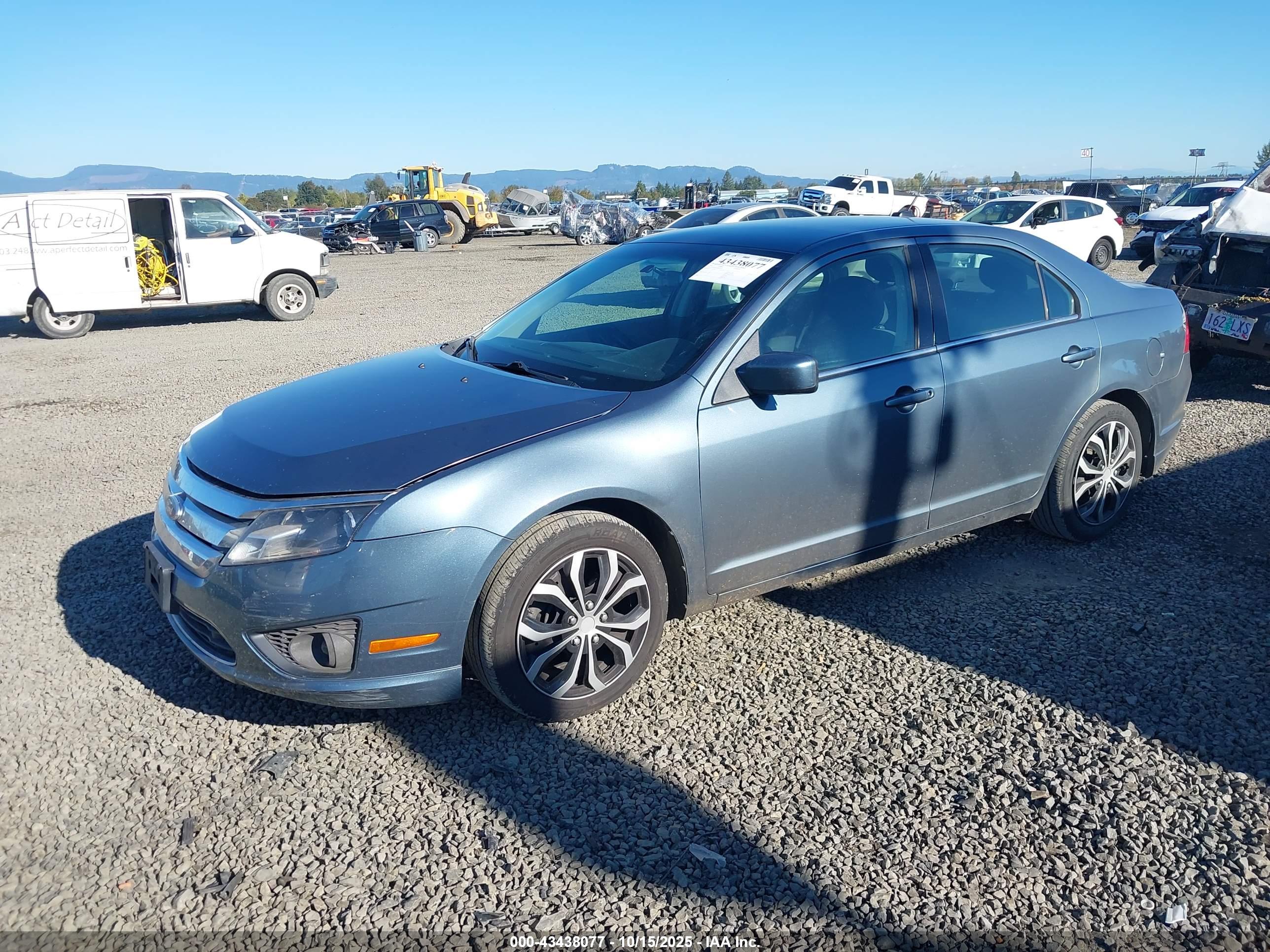 FORD FUSION image 2