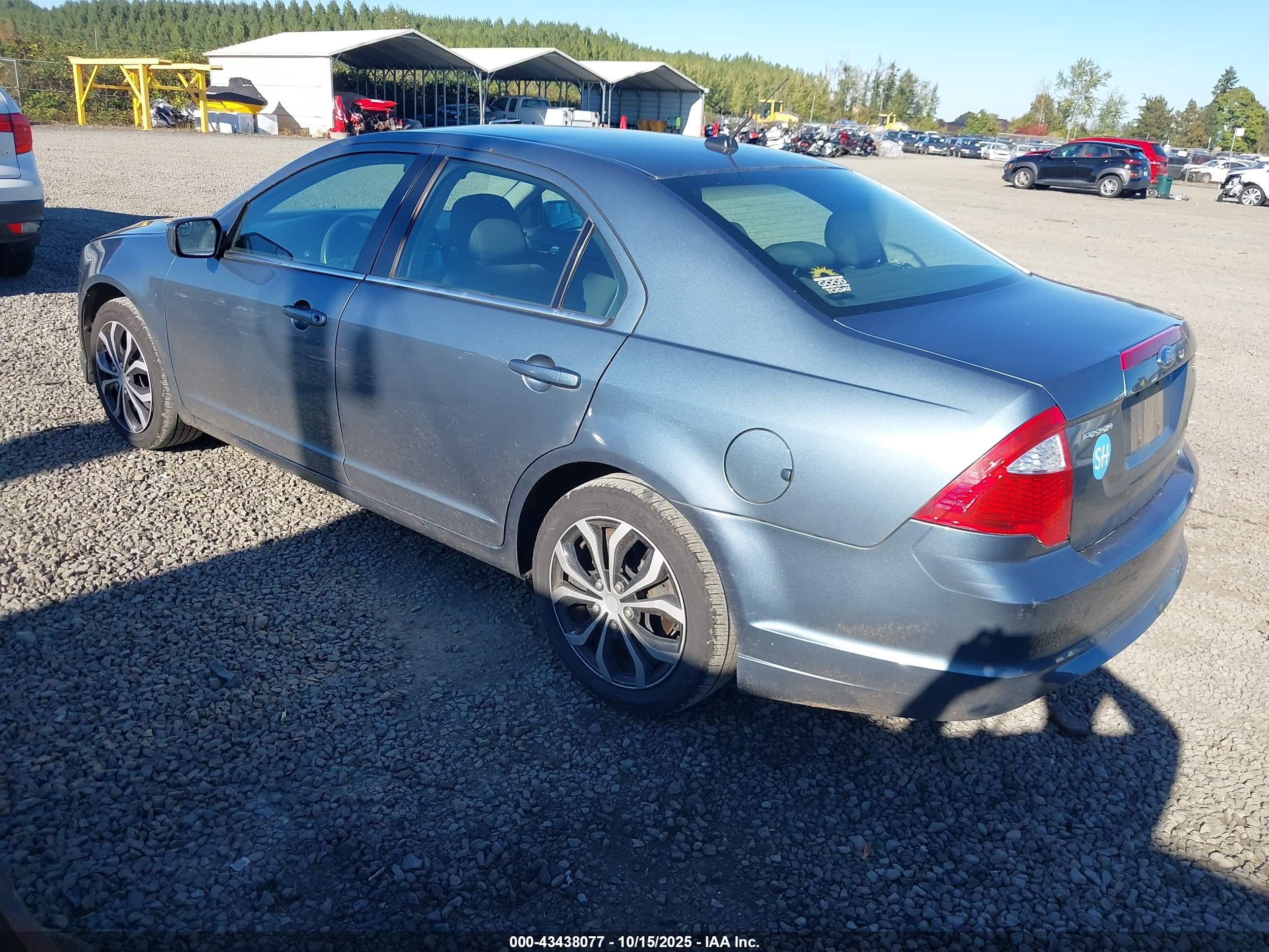 FORD FUSION image 3