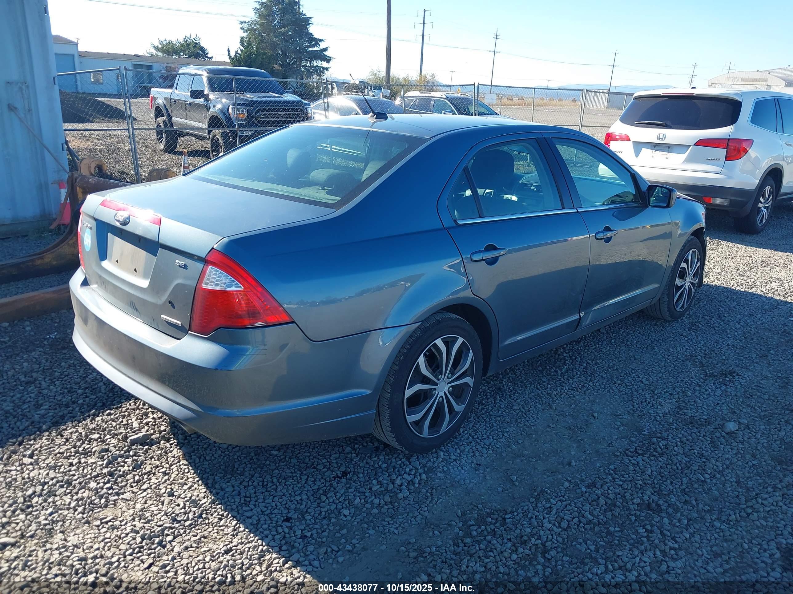 FORD FUSION image 4