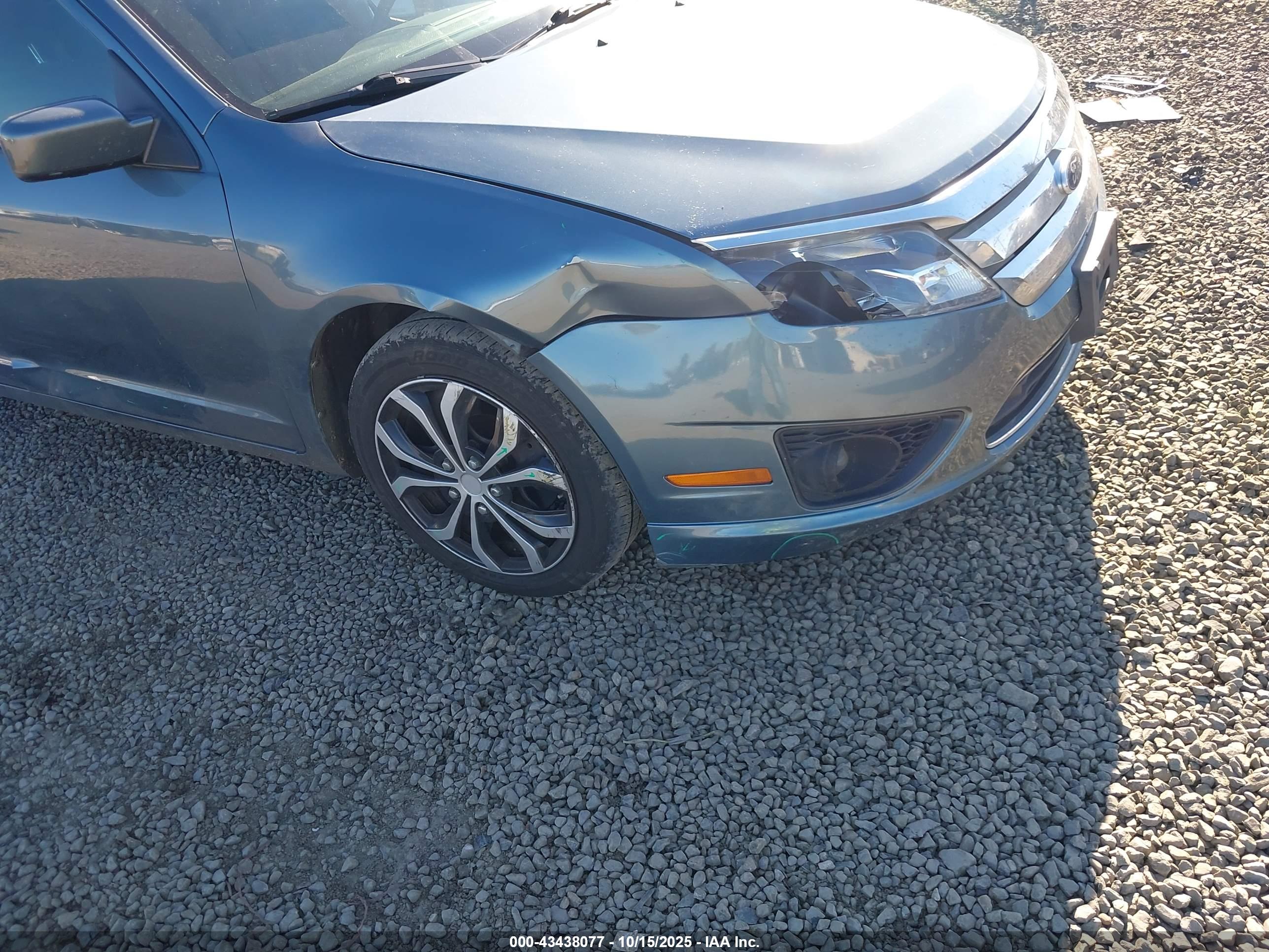 FORD FUSION image 6