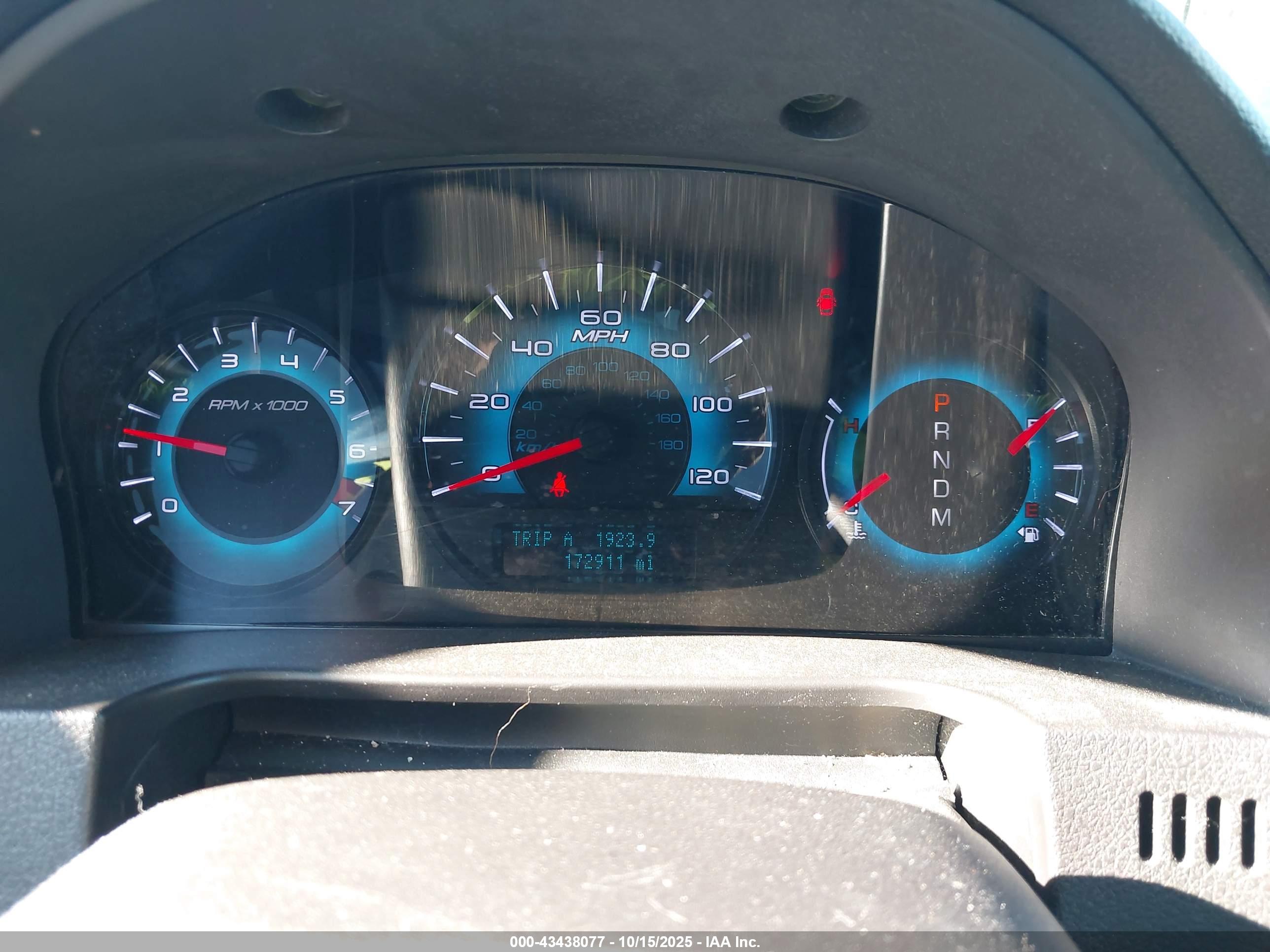 FORD FUSION image 7
