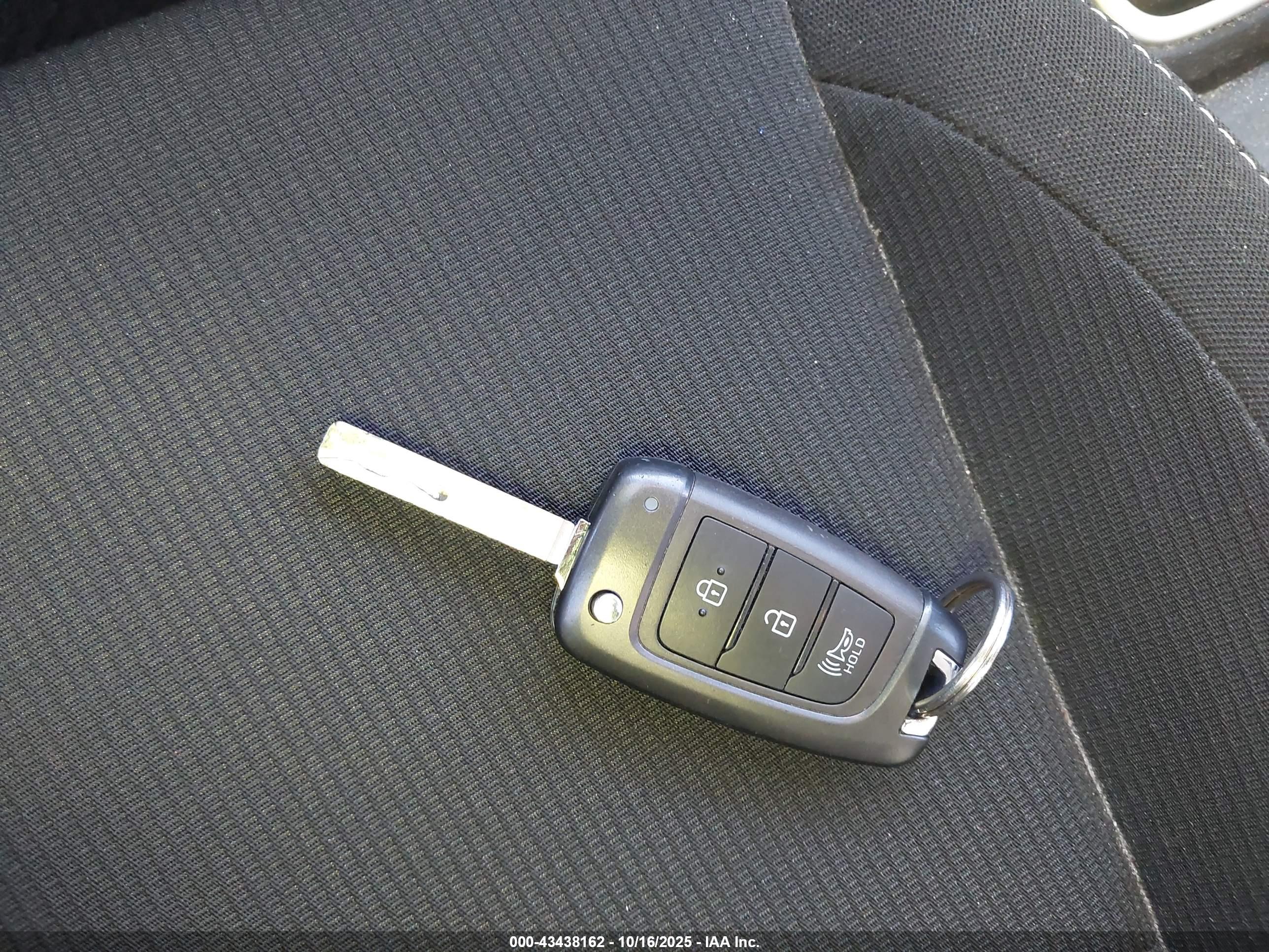 HYUNDAI VENUE image 11