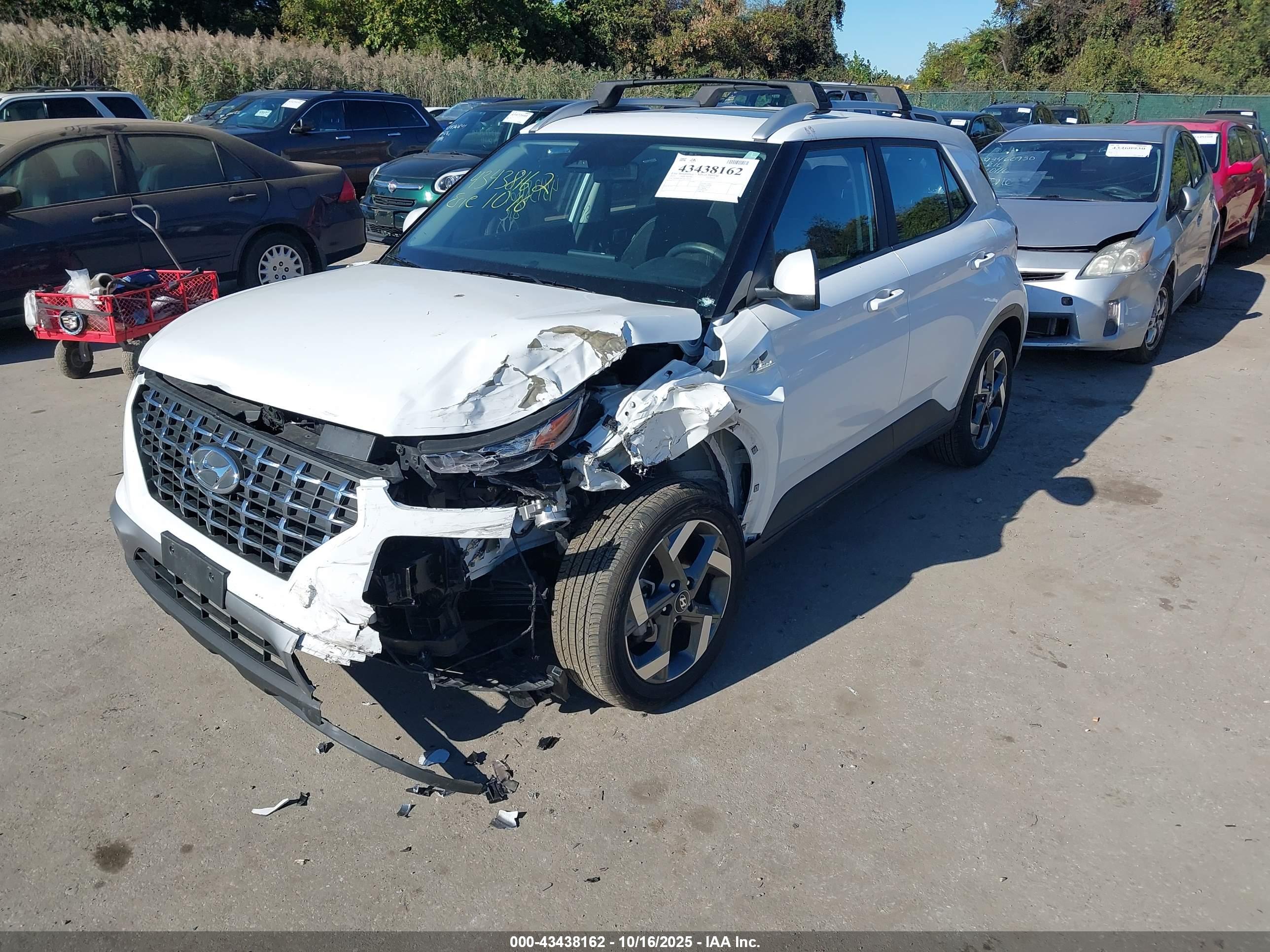 HYUNDAI VENUE image 2