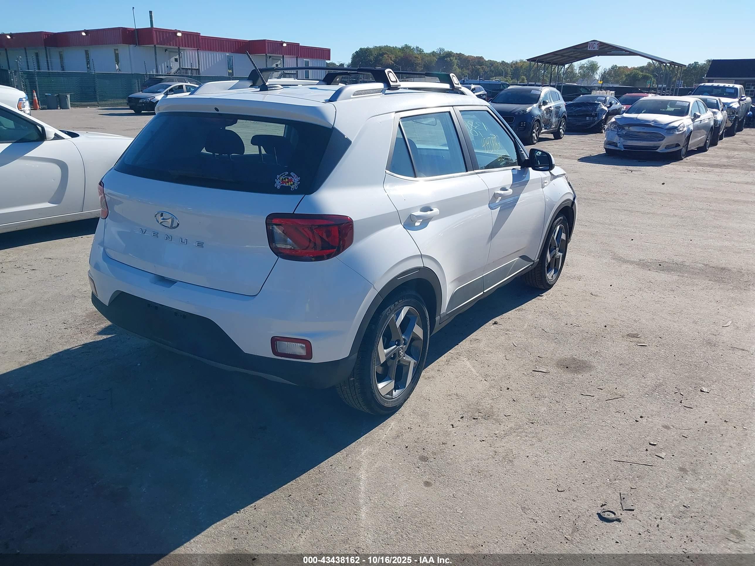 HYUNDAI VENUE image 4