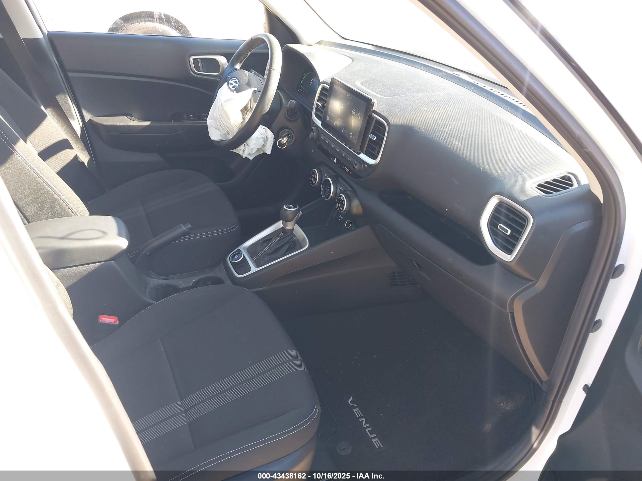 HYUNDAI VENUE image 5