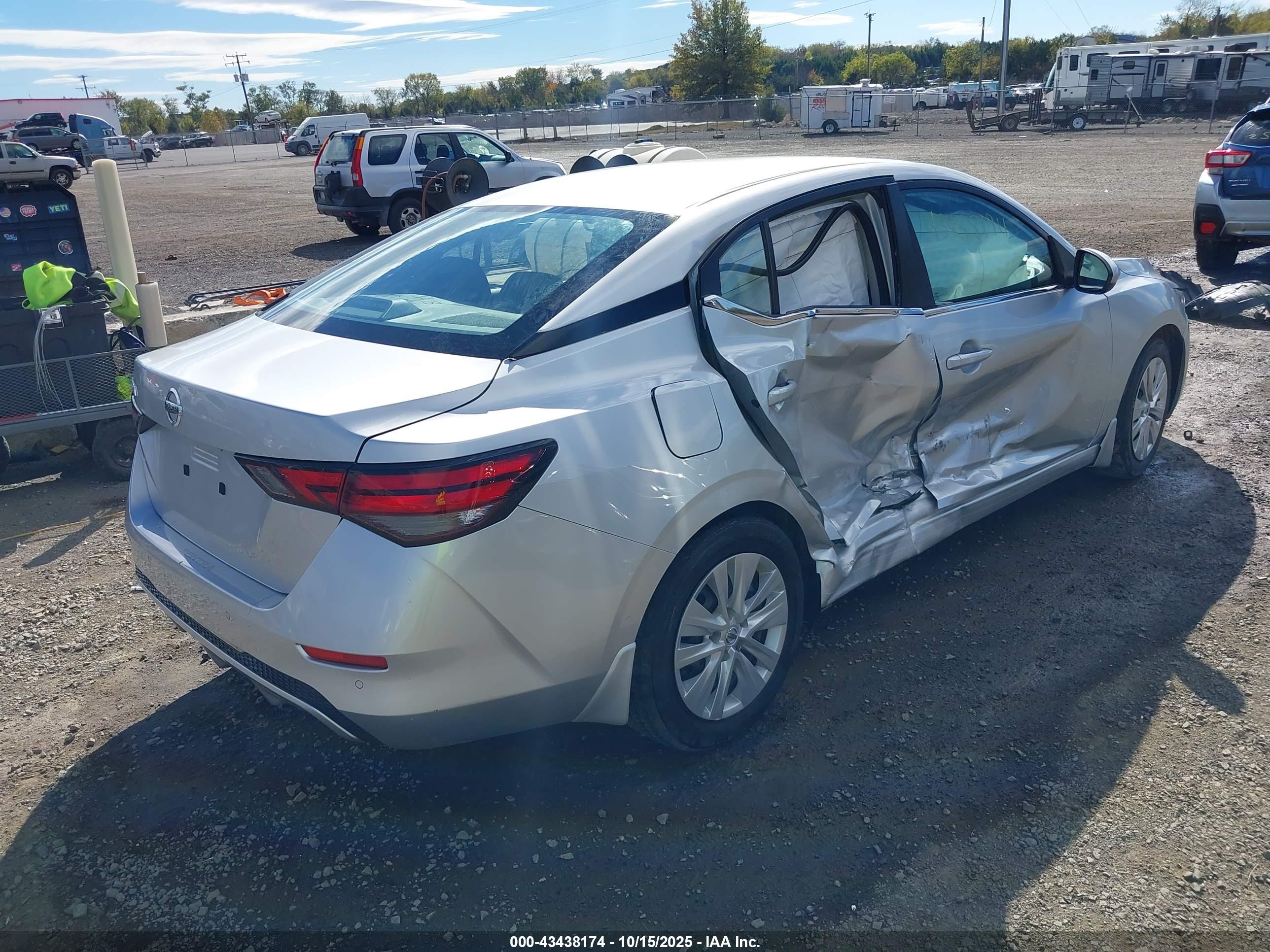 NISSAN SENTRA image 4