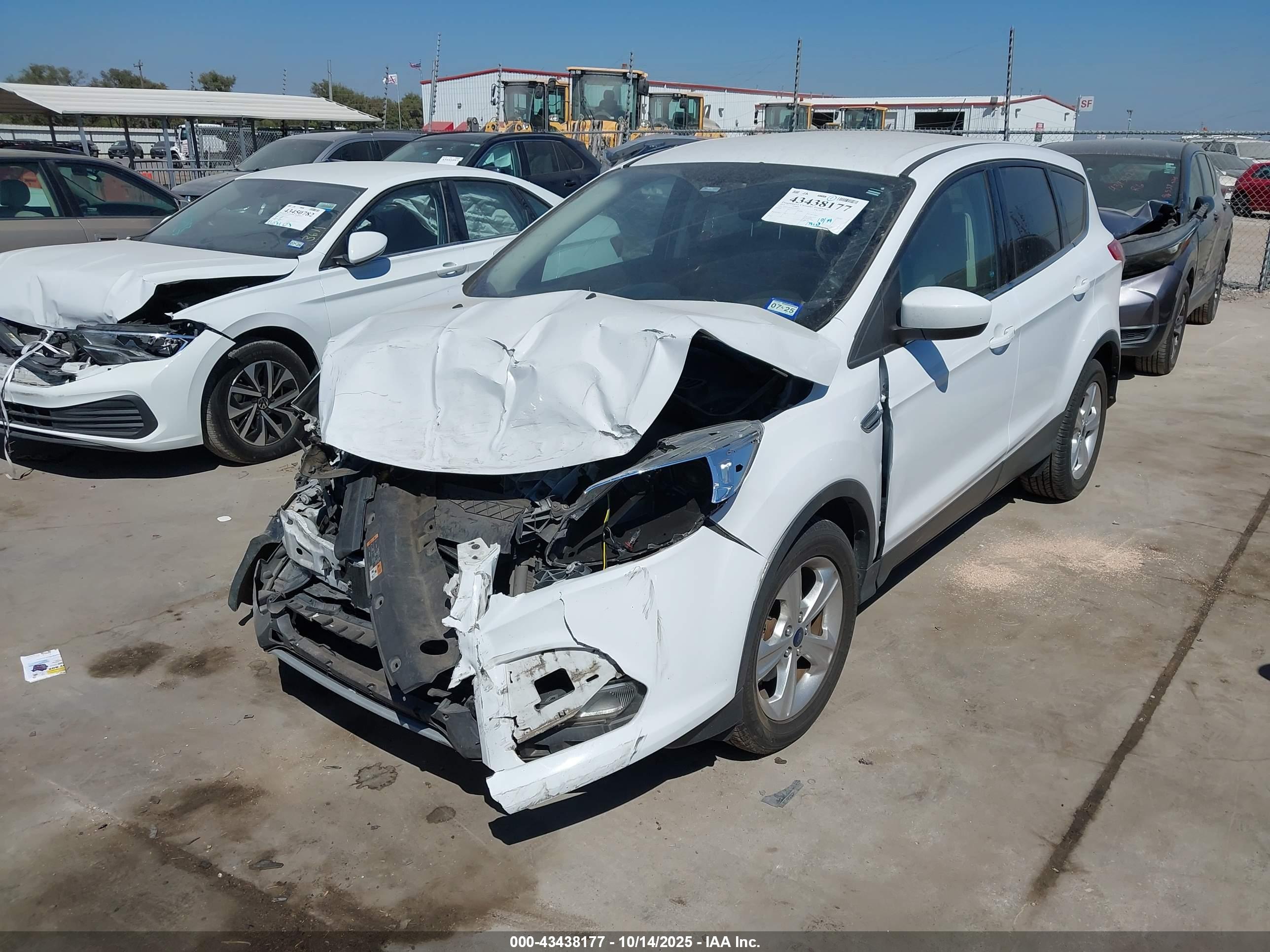 FORD ESCAPE image 2