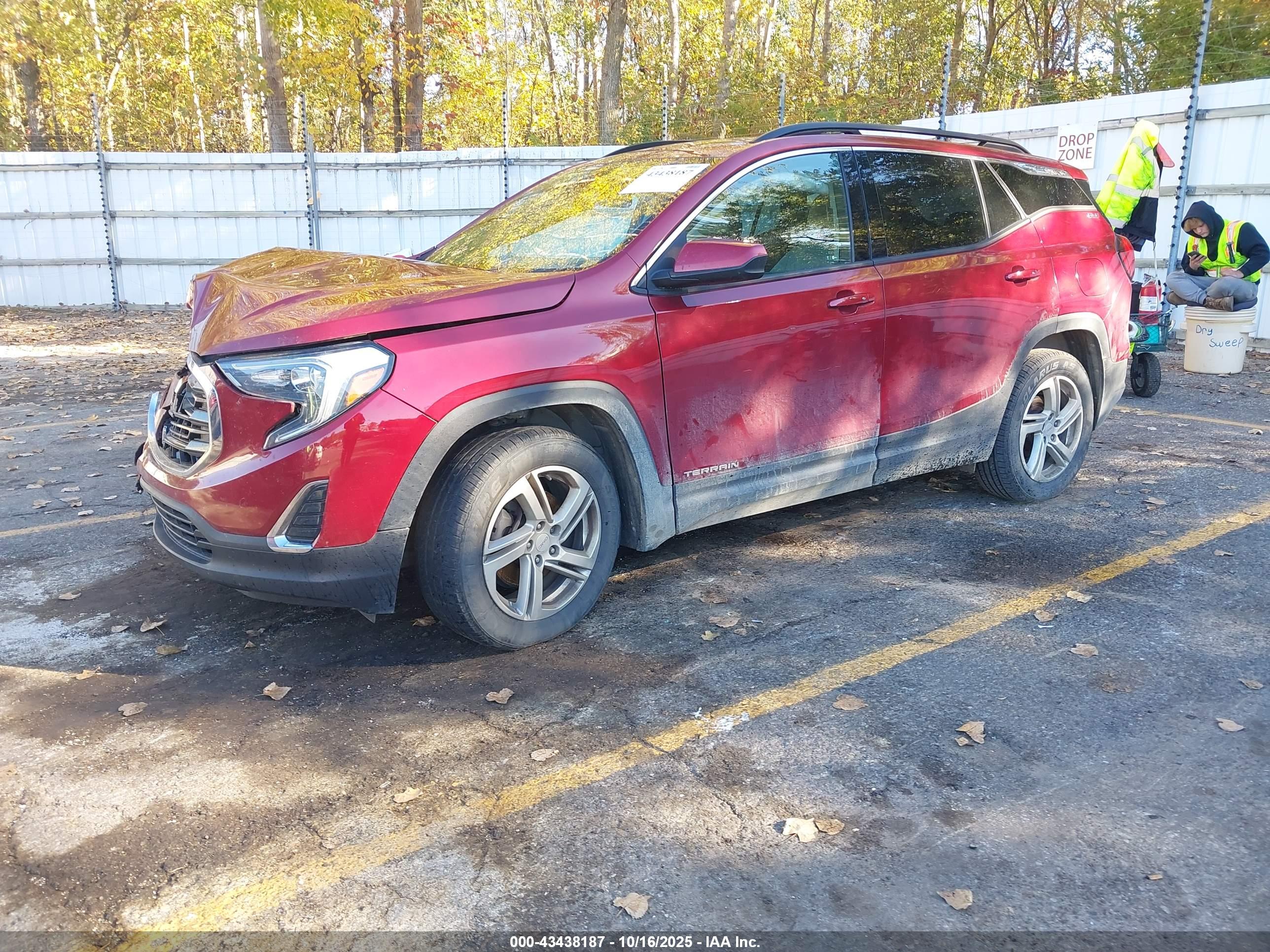 GMC TERRAIN image 2