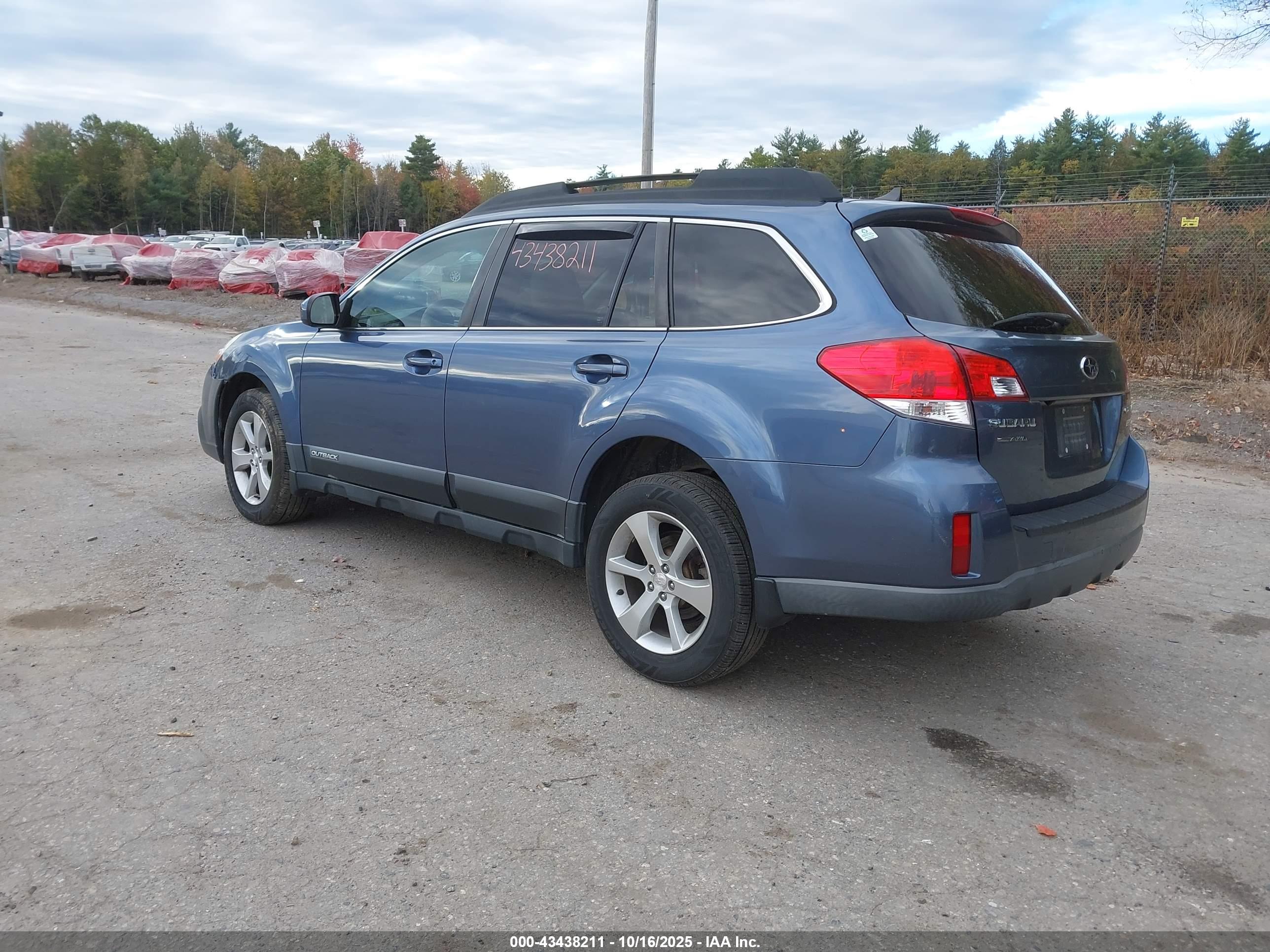 SUBARU OUTBACK image 3