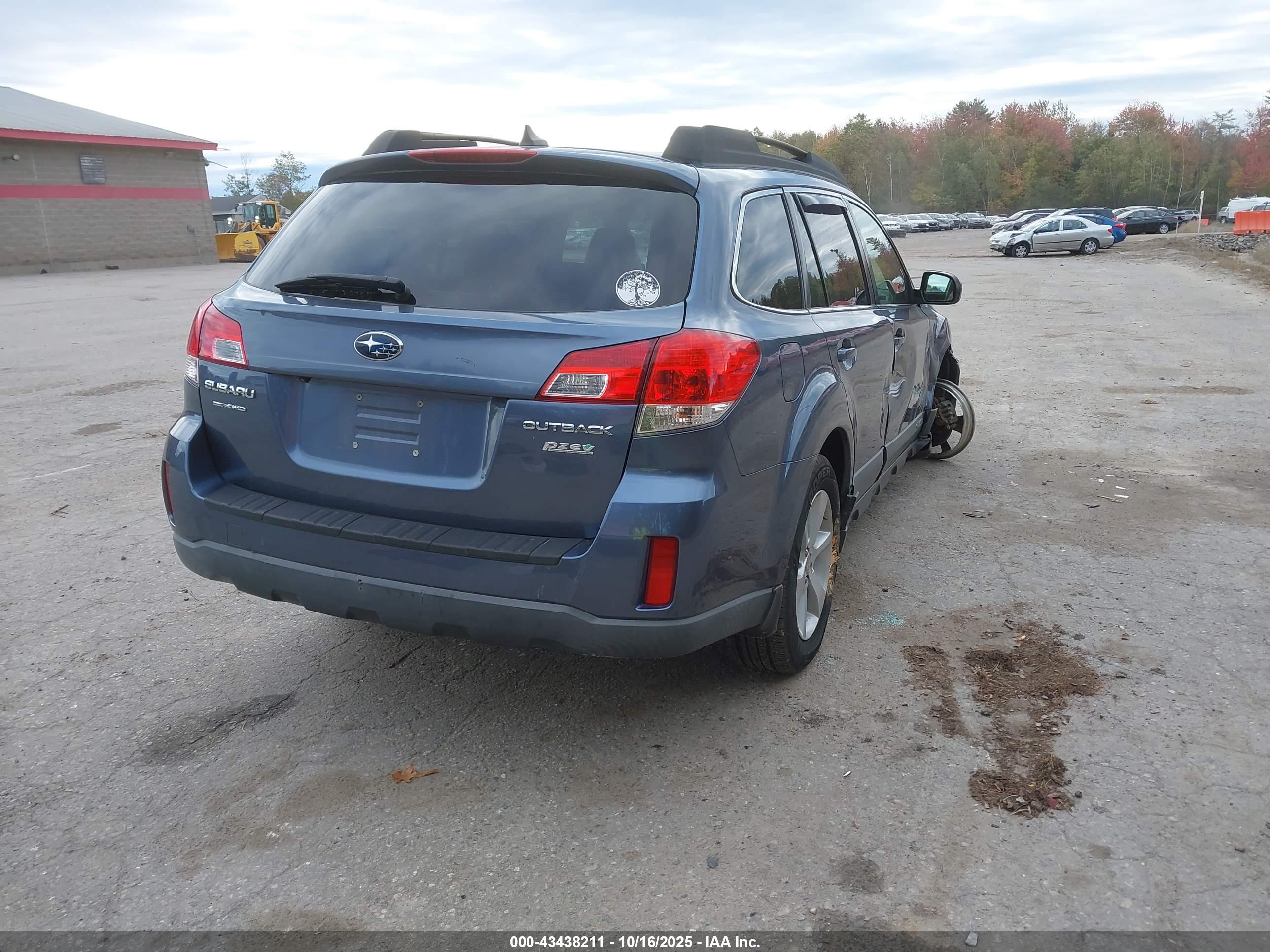 SUBARU OUTBACK image 4