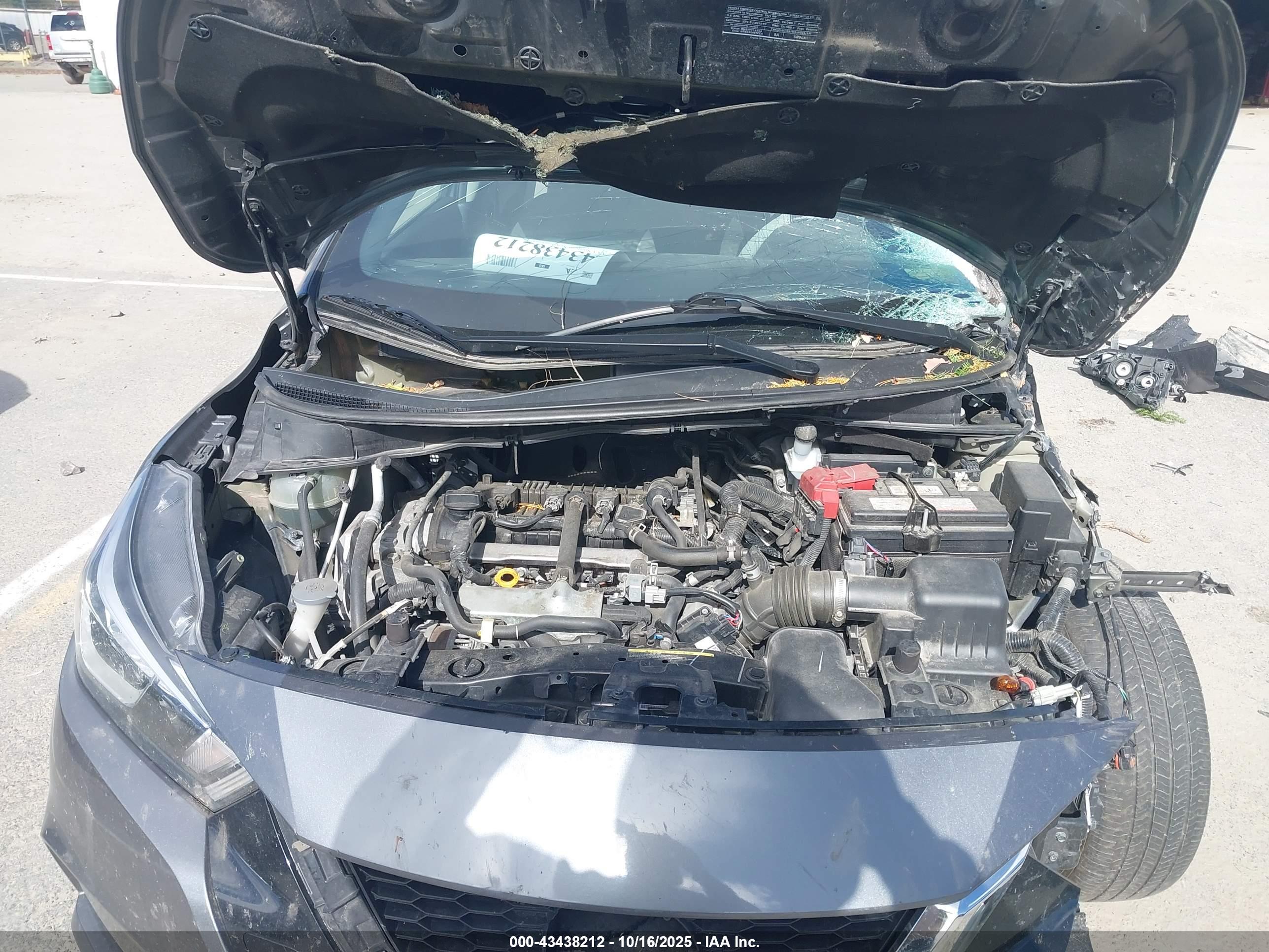NISSAN VERSA image 10