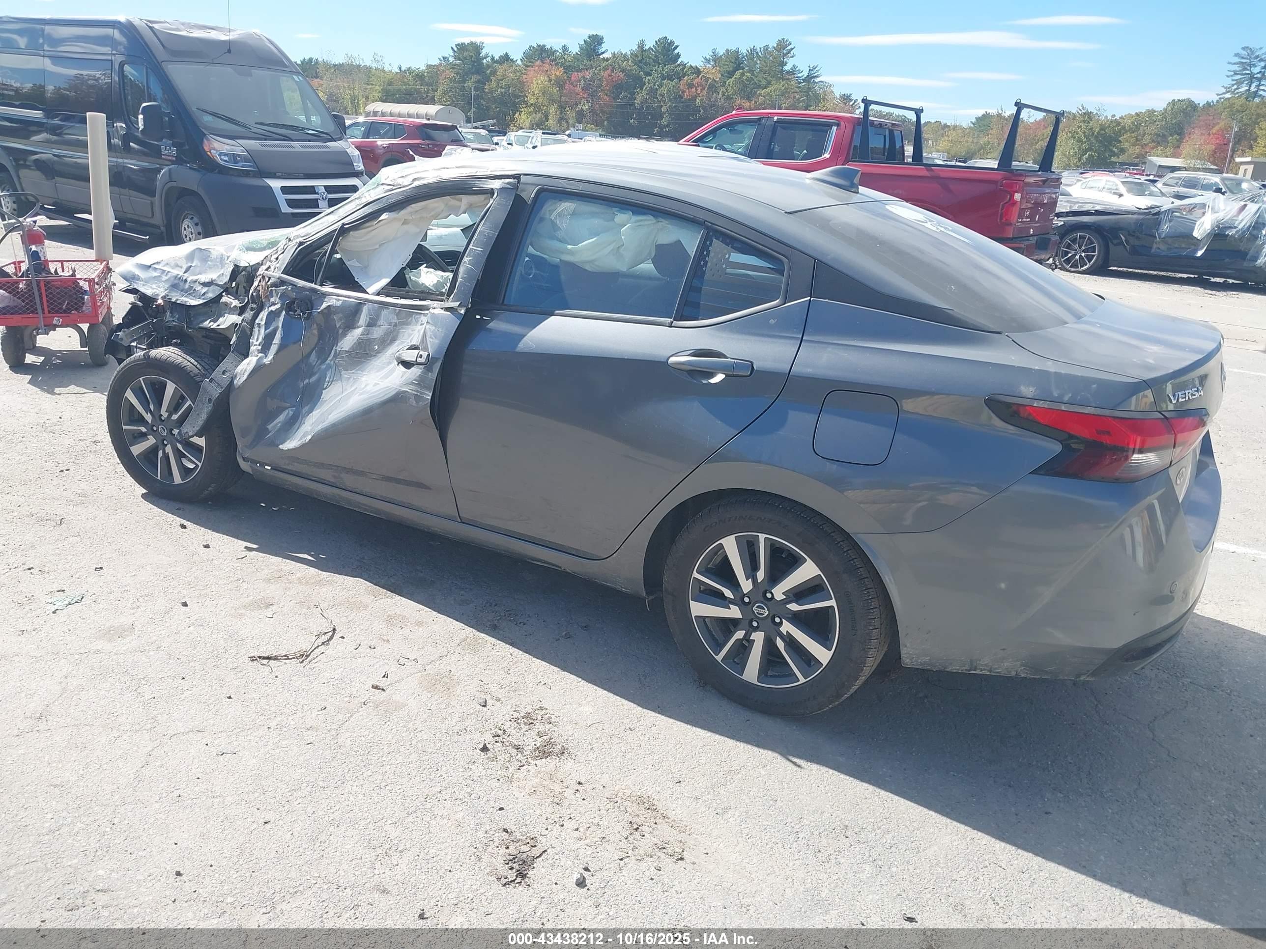 NISSAN VERSA image 3