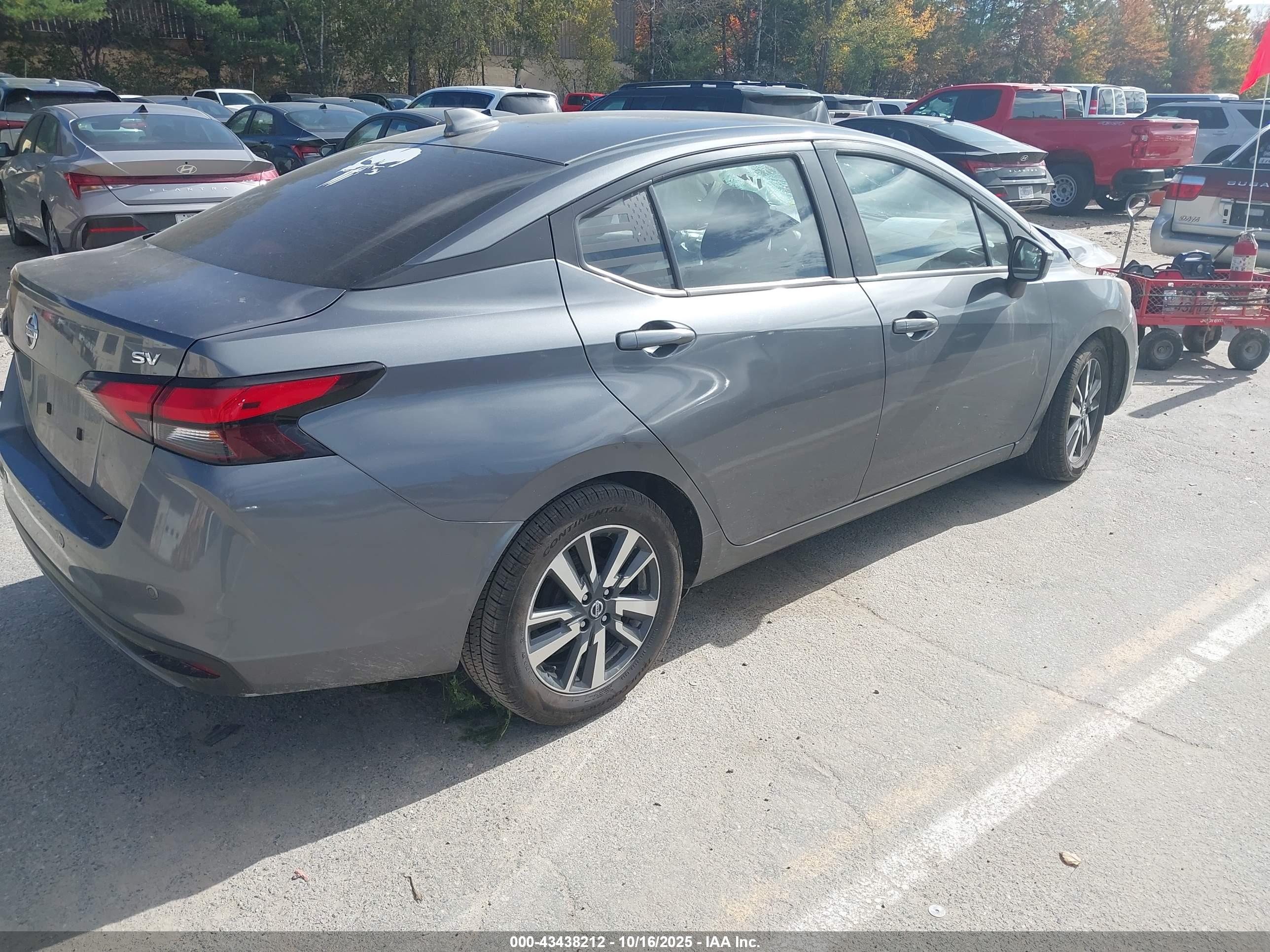 NISSAN VERSA image 4
