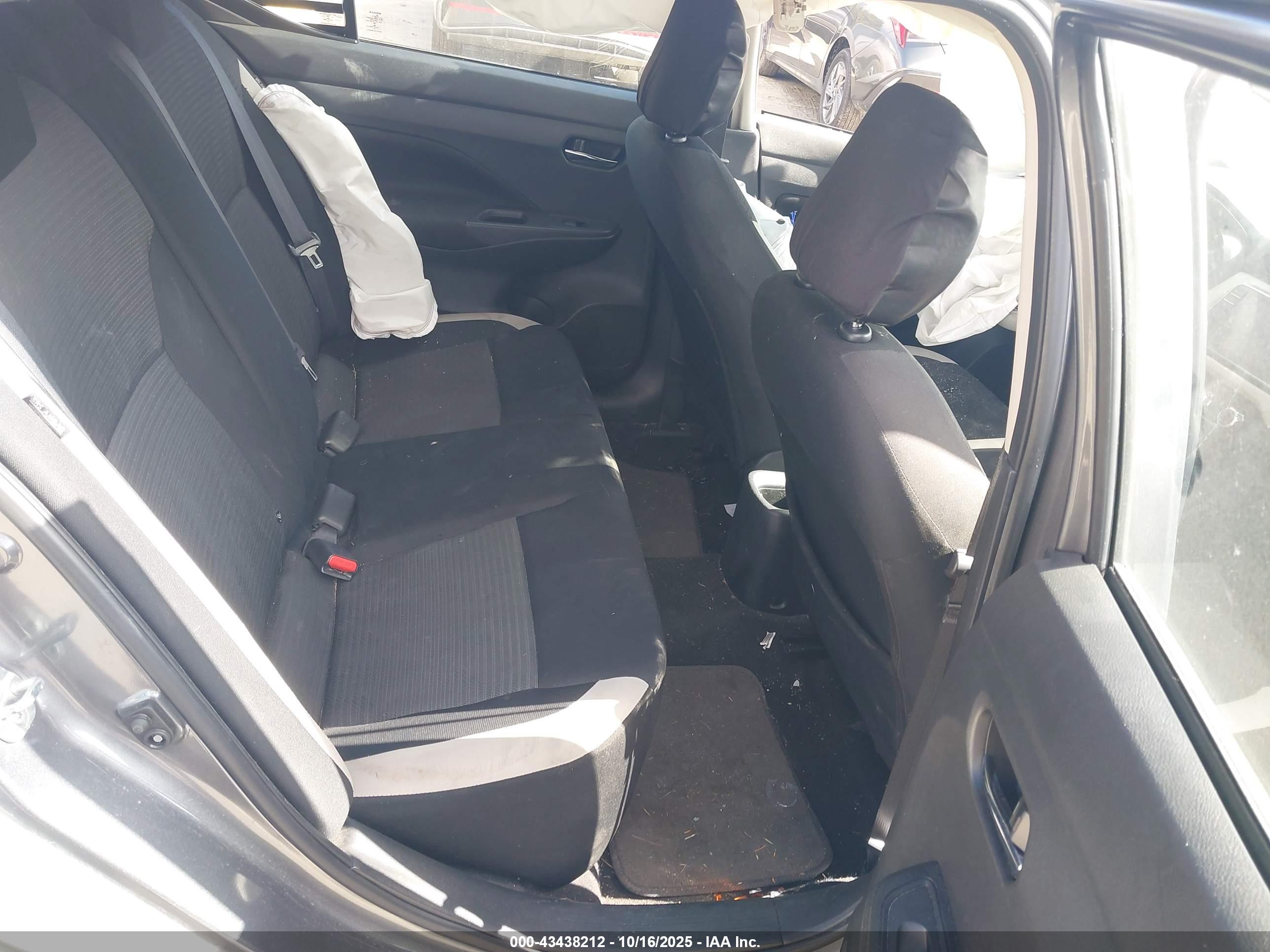 NISSAN VERSA image 8