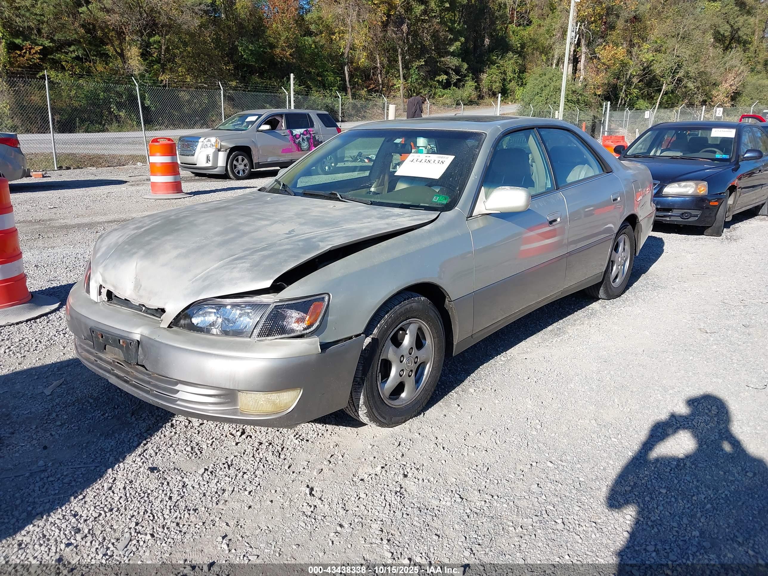 LEXUS ES image 2