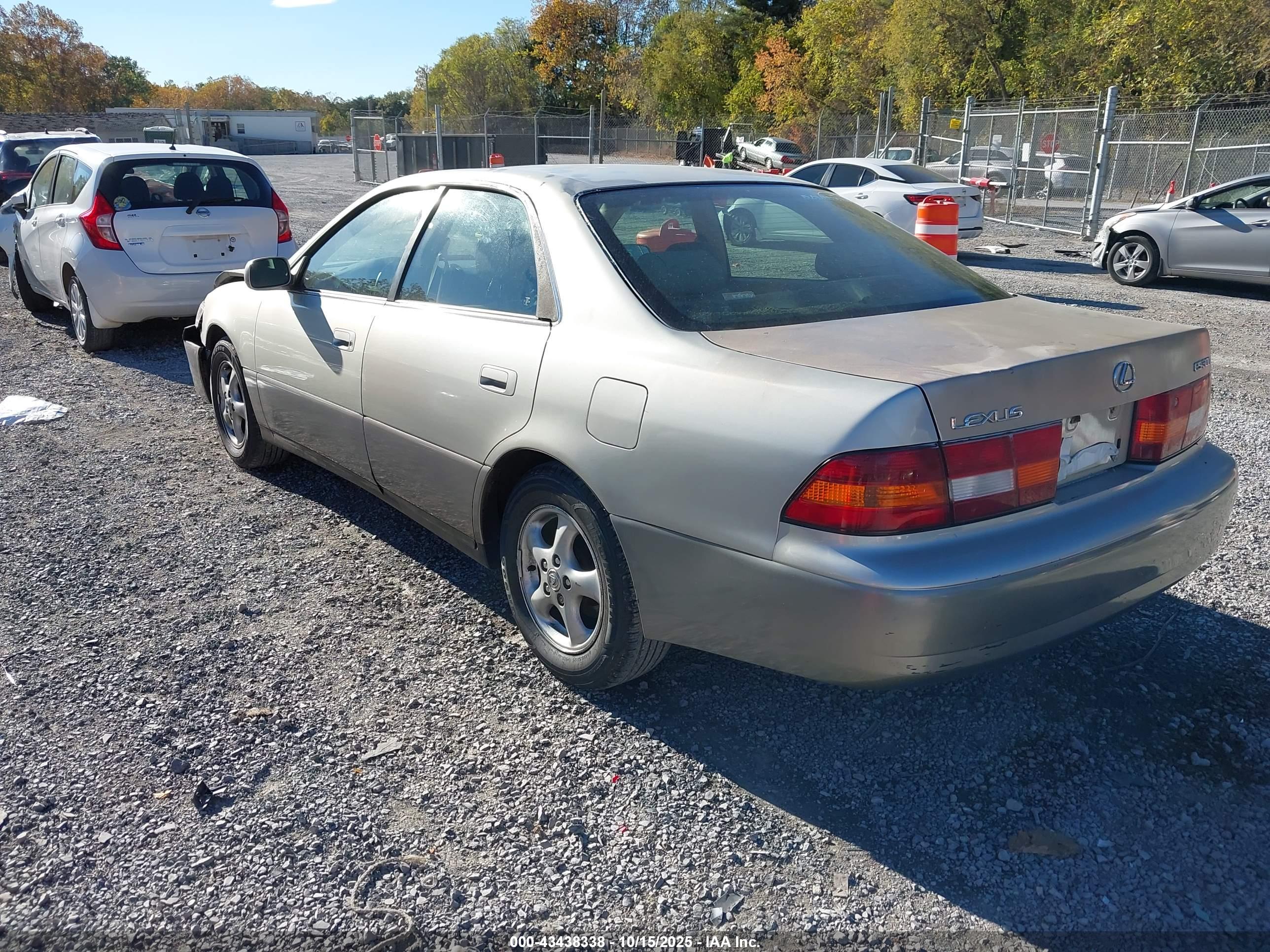LEXUS ES image 3