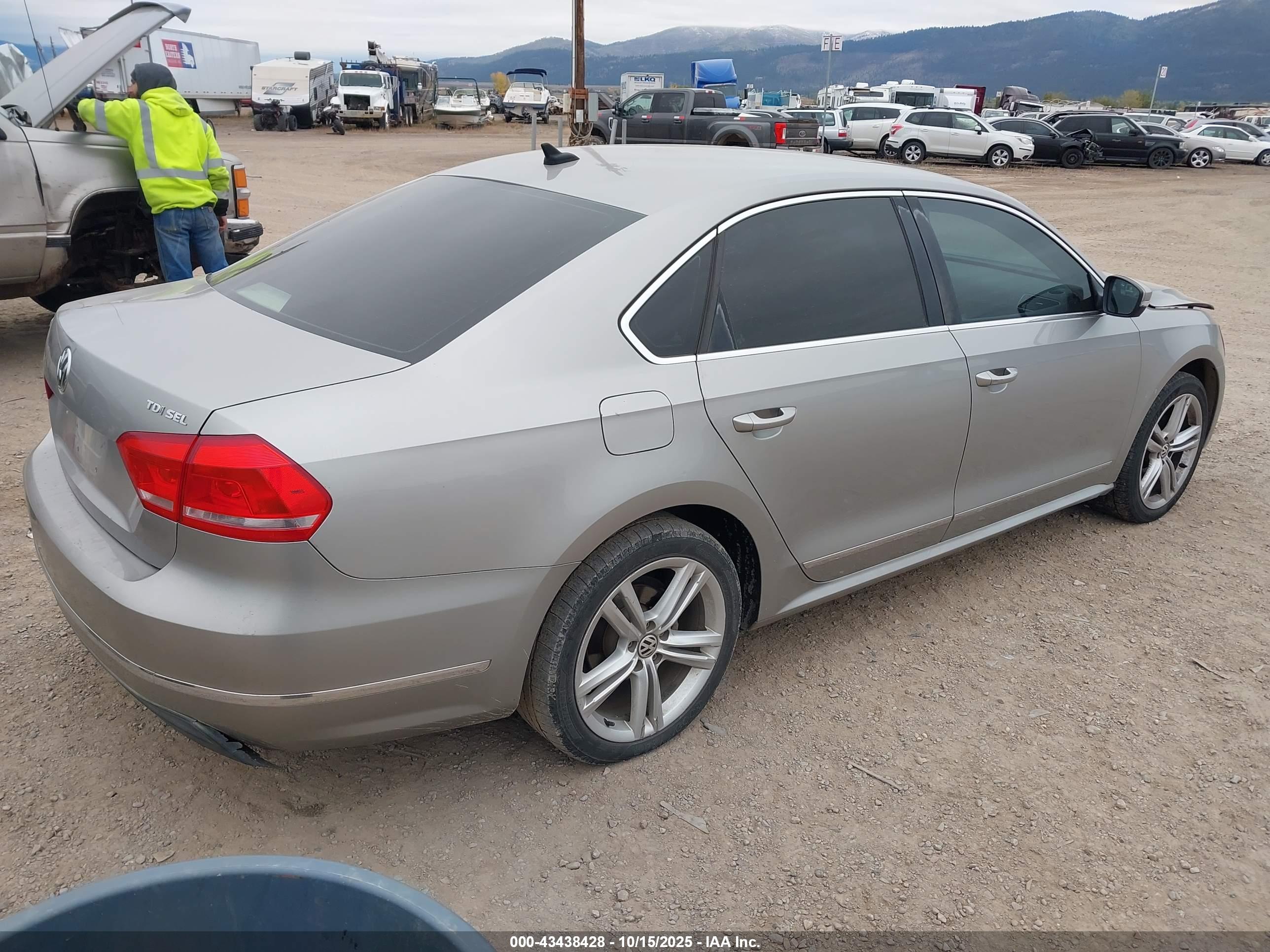 VOLKSWAGEN PASSAT image 4