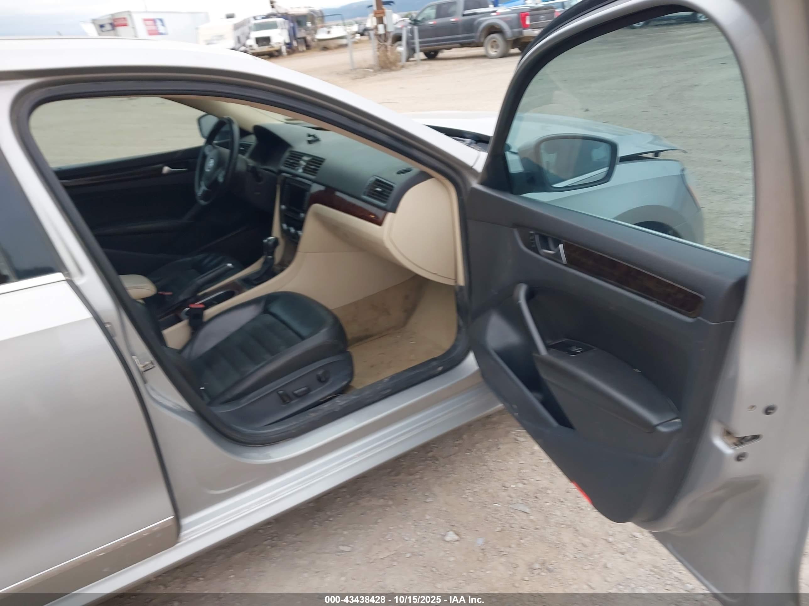 VOLKSWAGEN PASSAT image 5