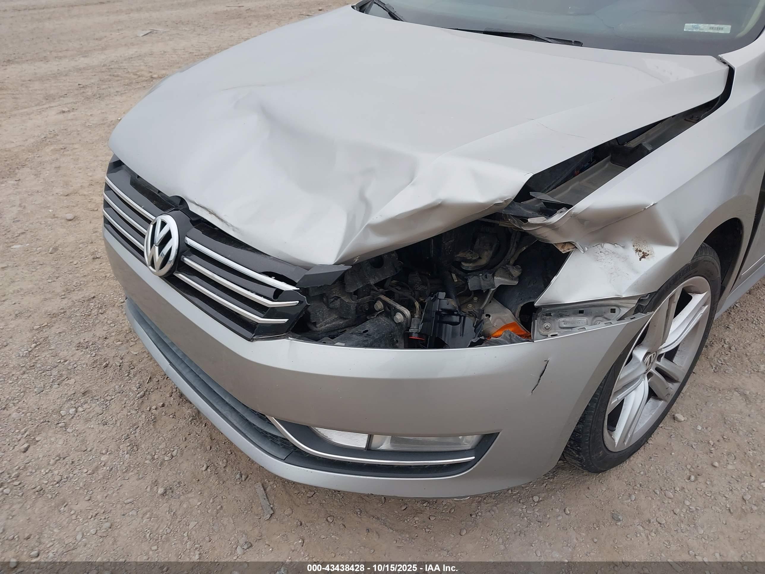 VOLKSWAGEN PASSAT image 6