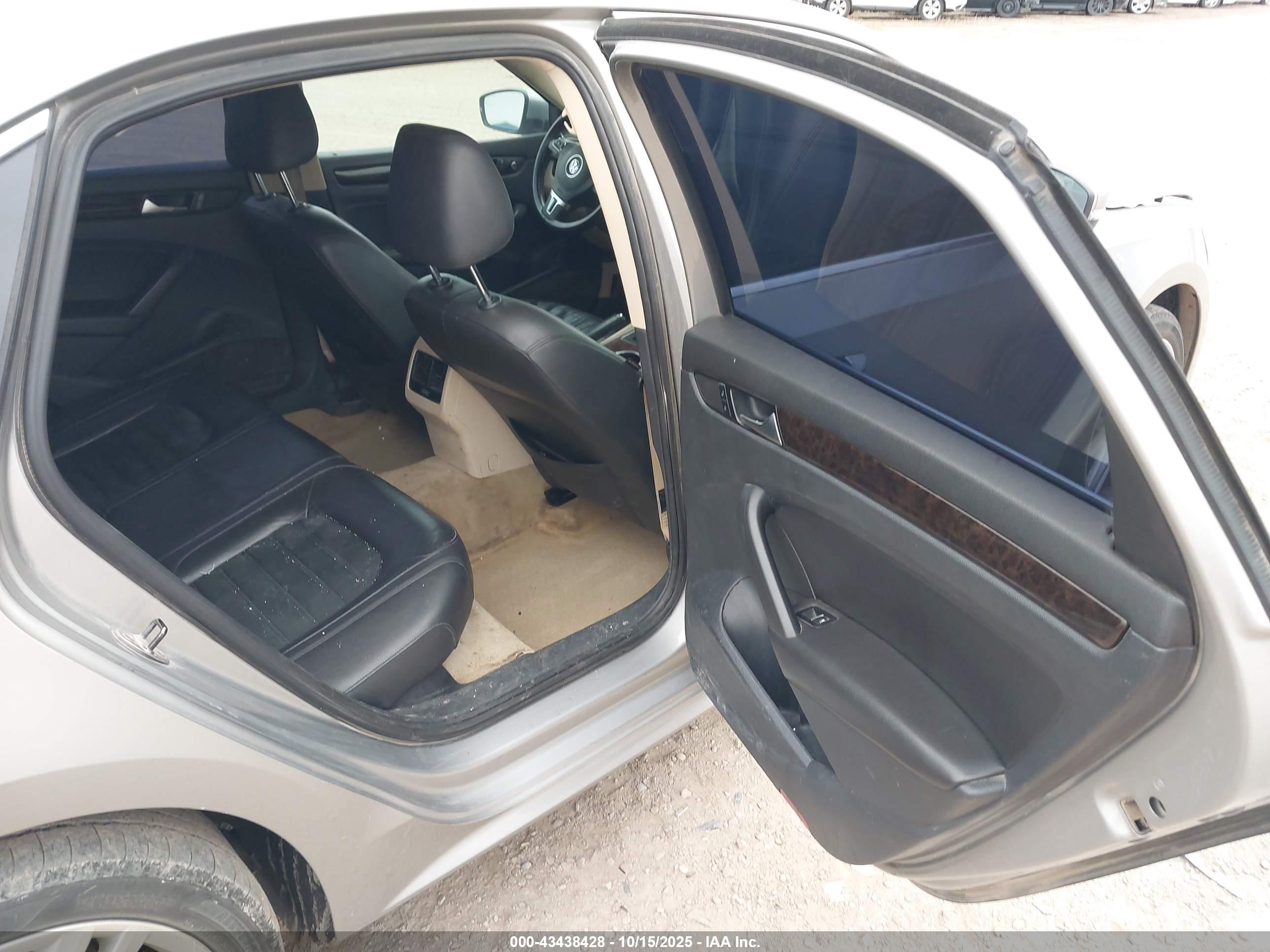 VOLKSWAGEN PASSAT image 8