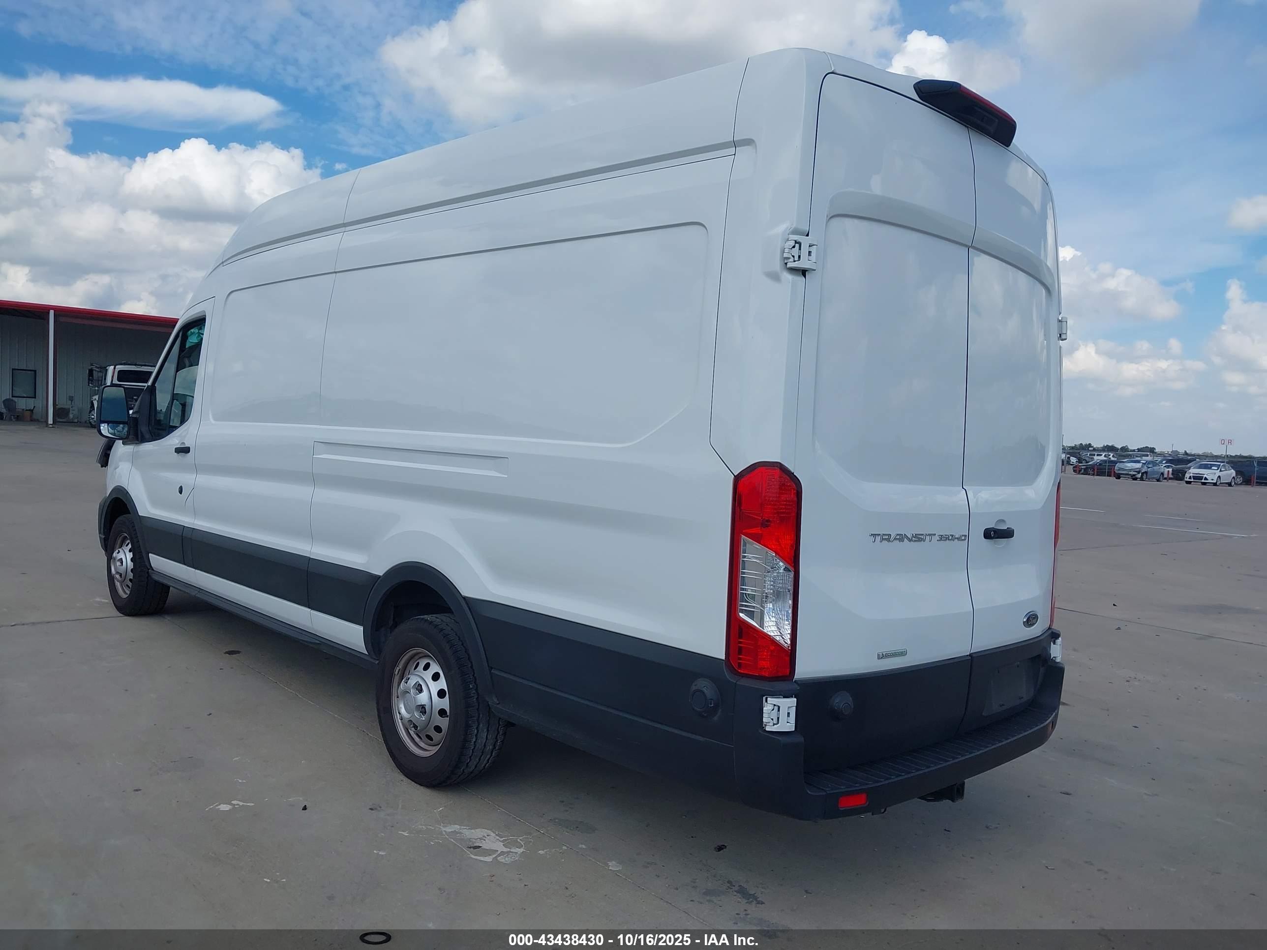 FORD TRANSIT-350 image 3