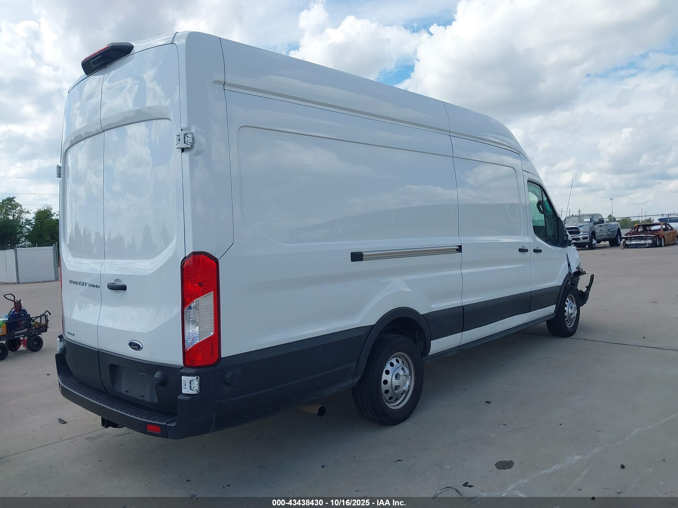 FORD TRANSIT-350 image 4