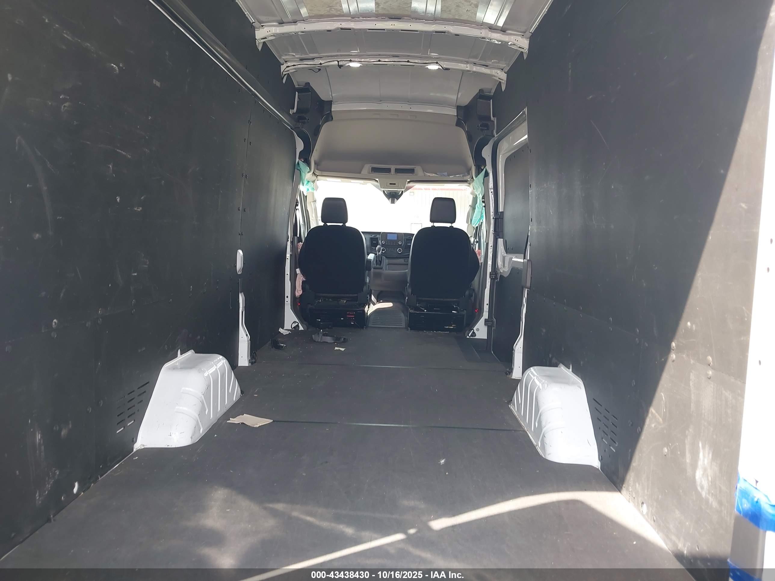 FORD TRANSIT-350 image 8
