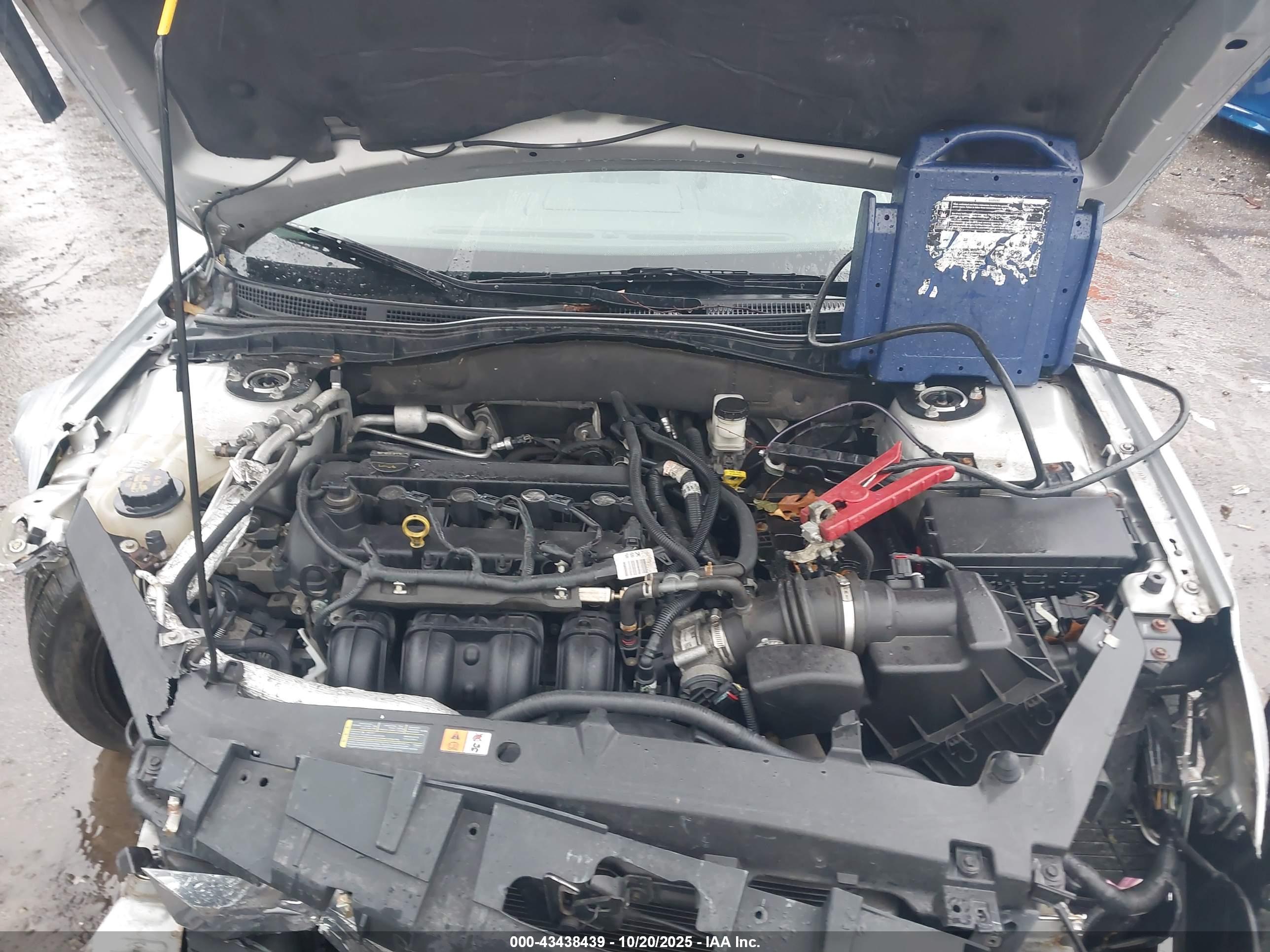 FORD FUSION image 10