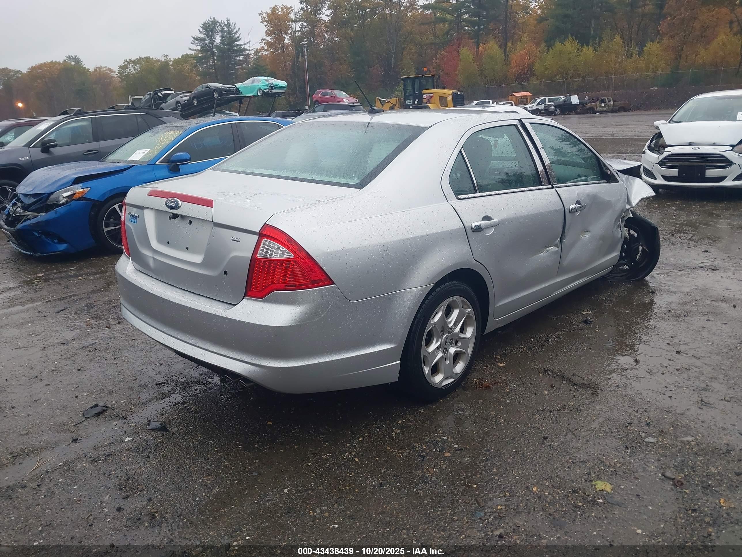 FORD FUSION image 4