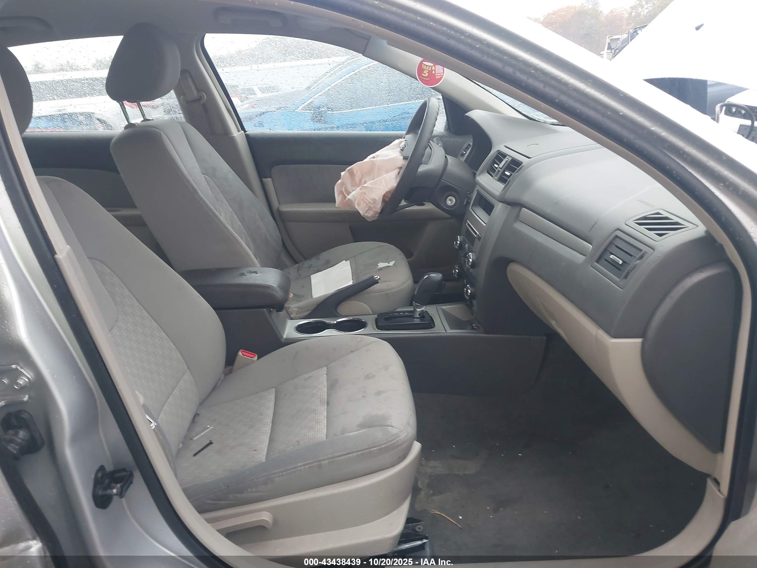 FORD FUSION image 5