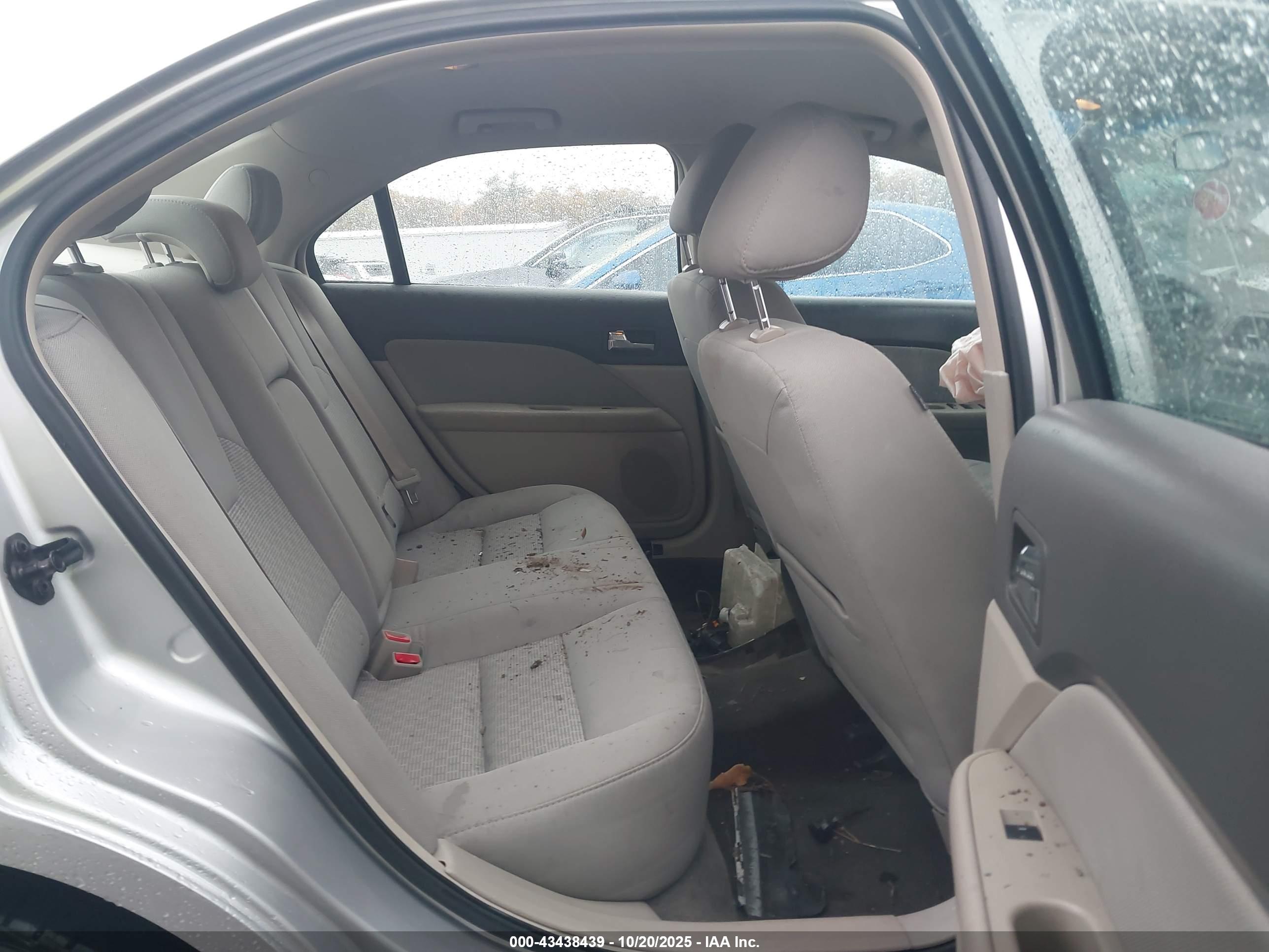 FORD FUSION image 8