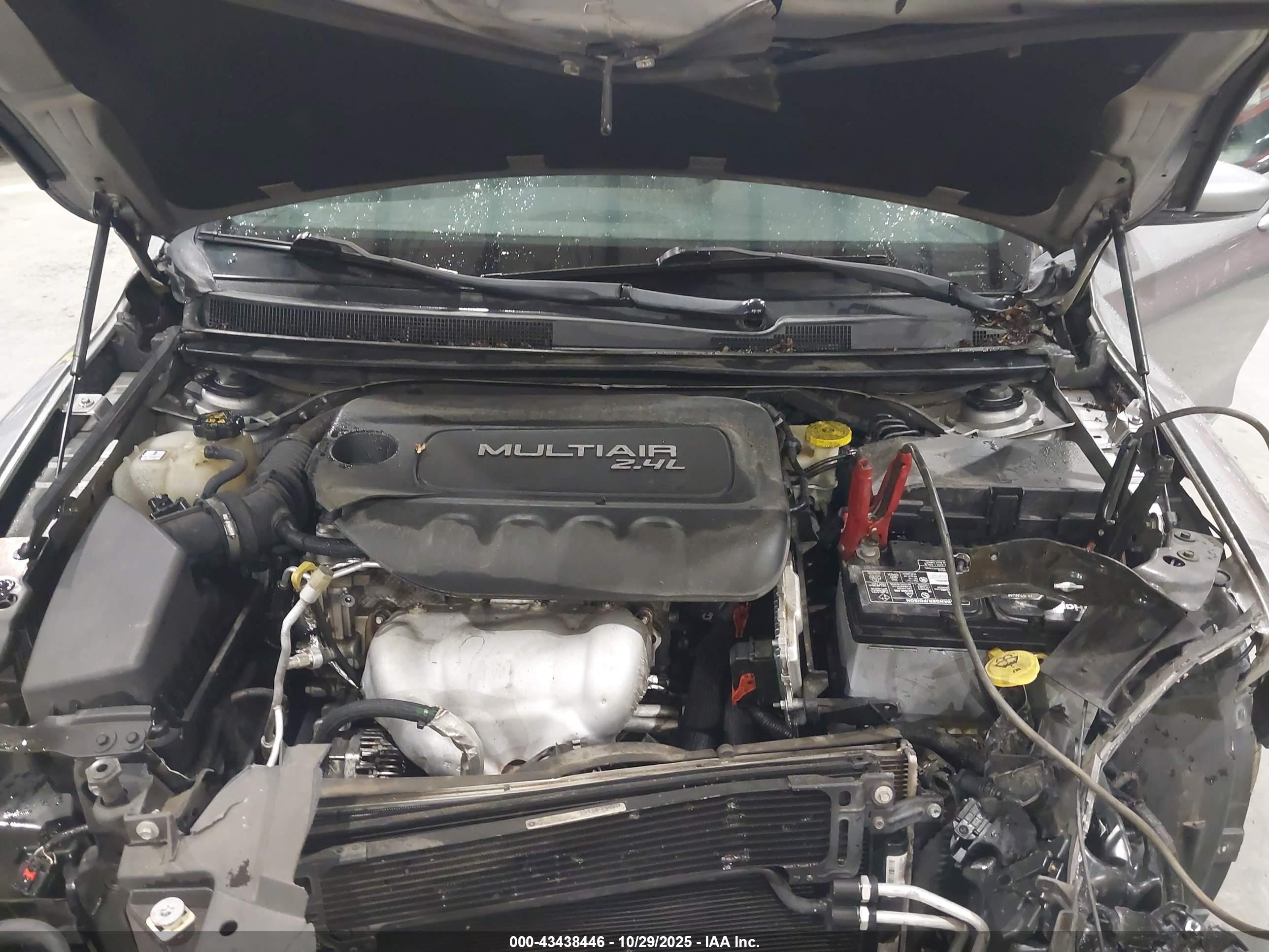 CHRYSLER 200 image 10