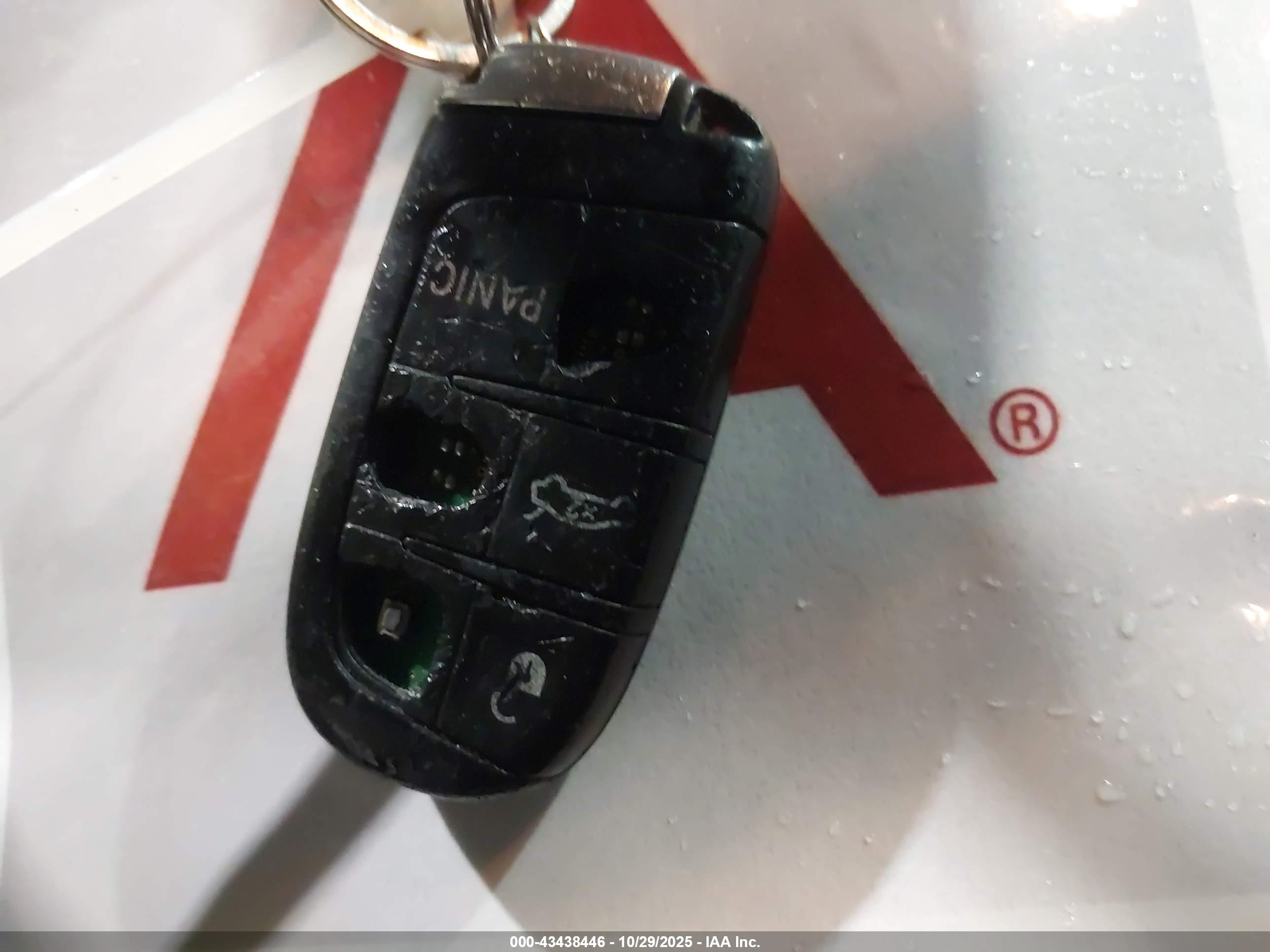 CHRYSLER 200 image 11