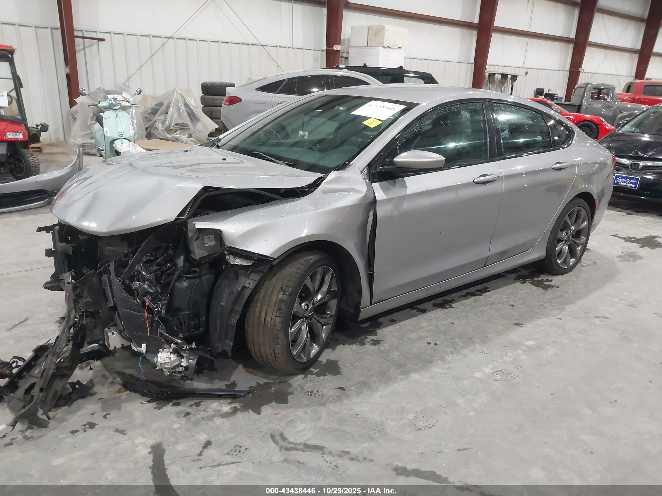 CHRYSLER 200 image 2