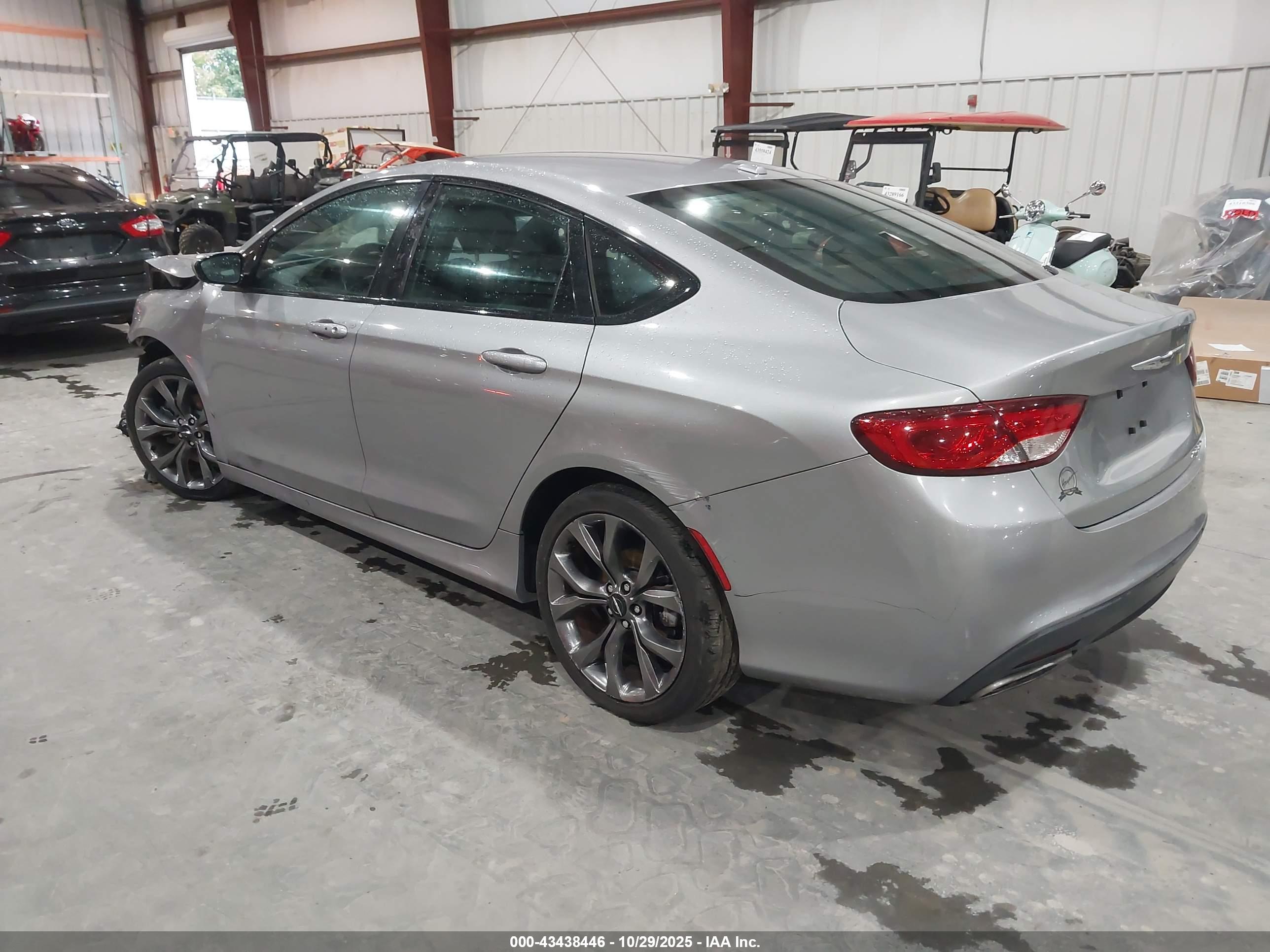 CHRYSLER 200 image 3