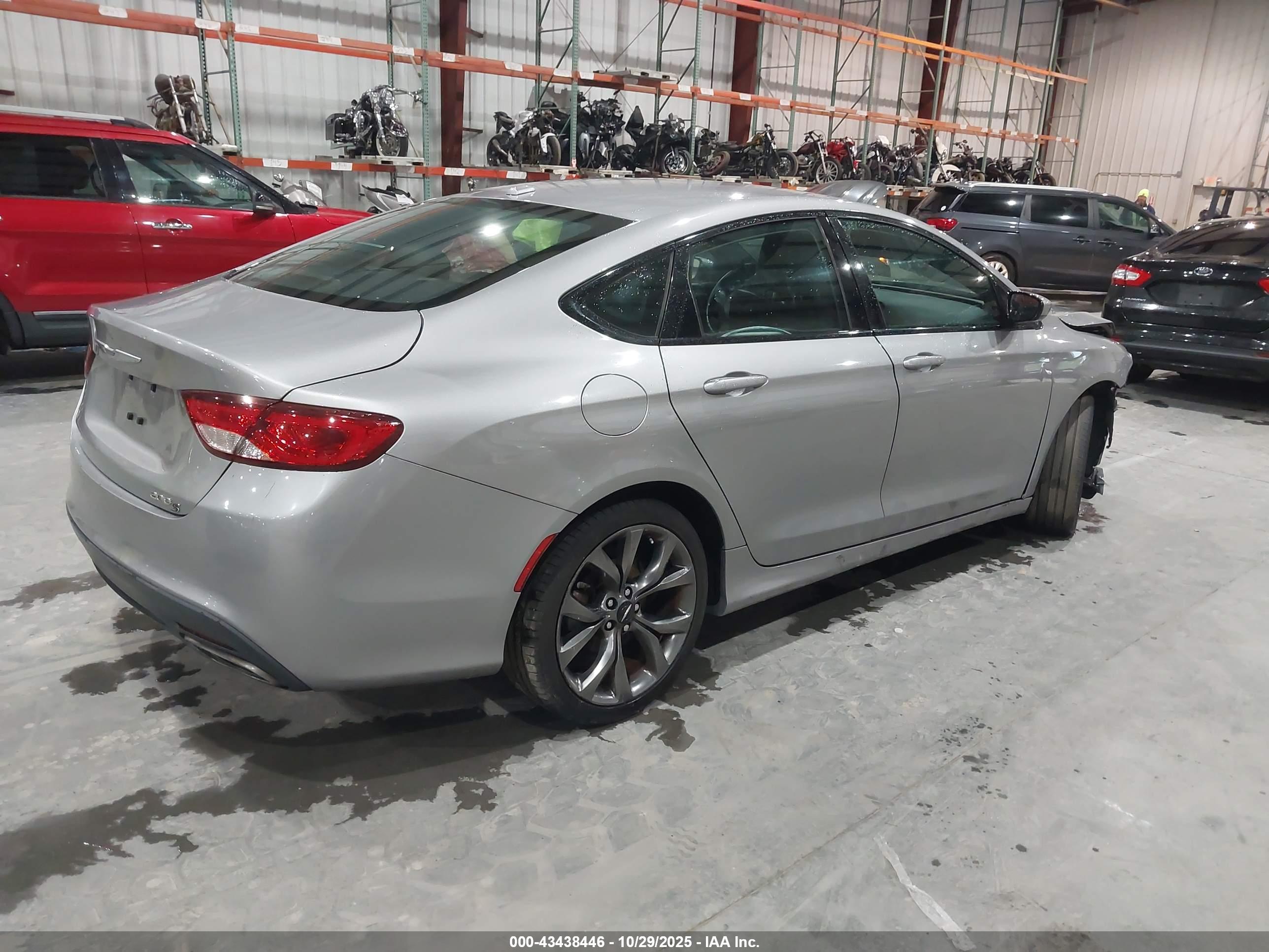 CHRYSLER 200 image 4