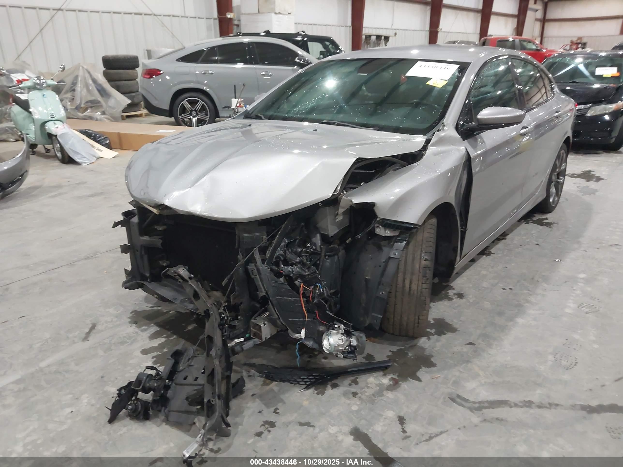 CHRYSLER 200 image 6