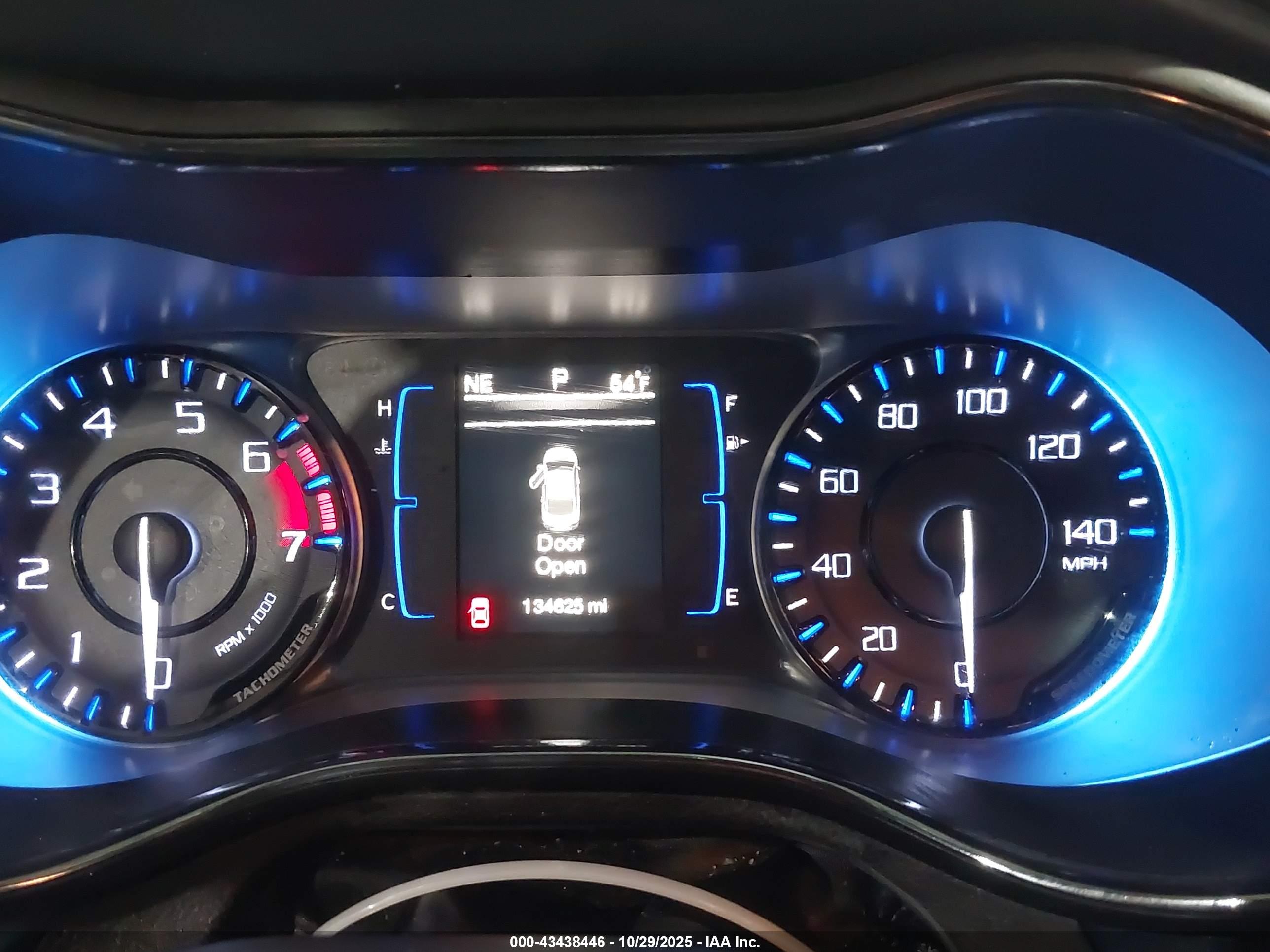 CHRYSLER 200 image 7