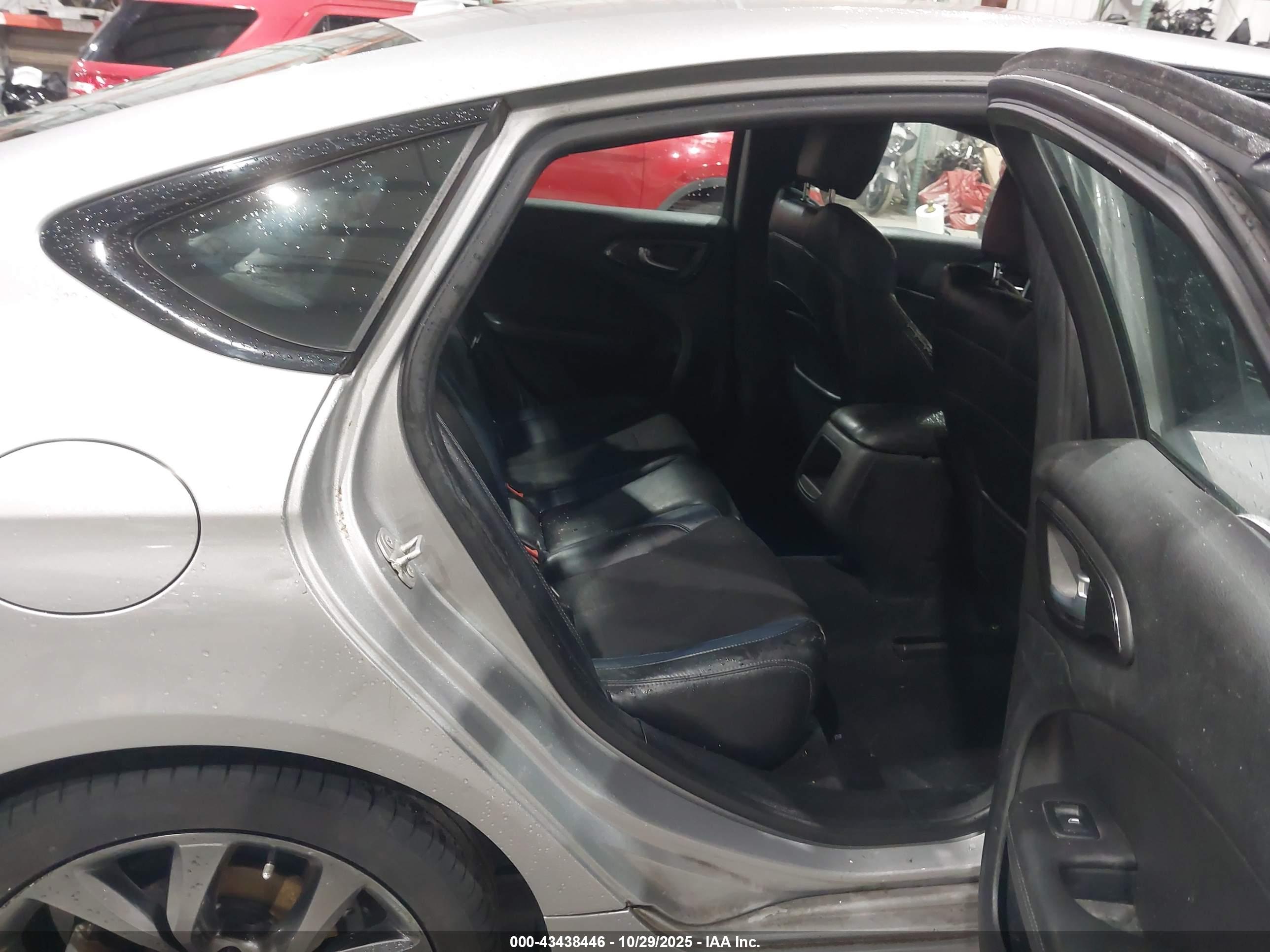 CHRYSLER 200 image 8