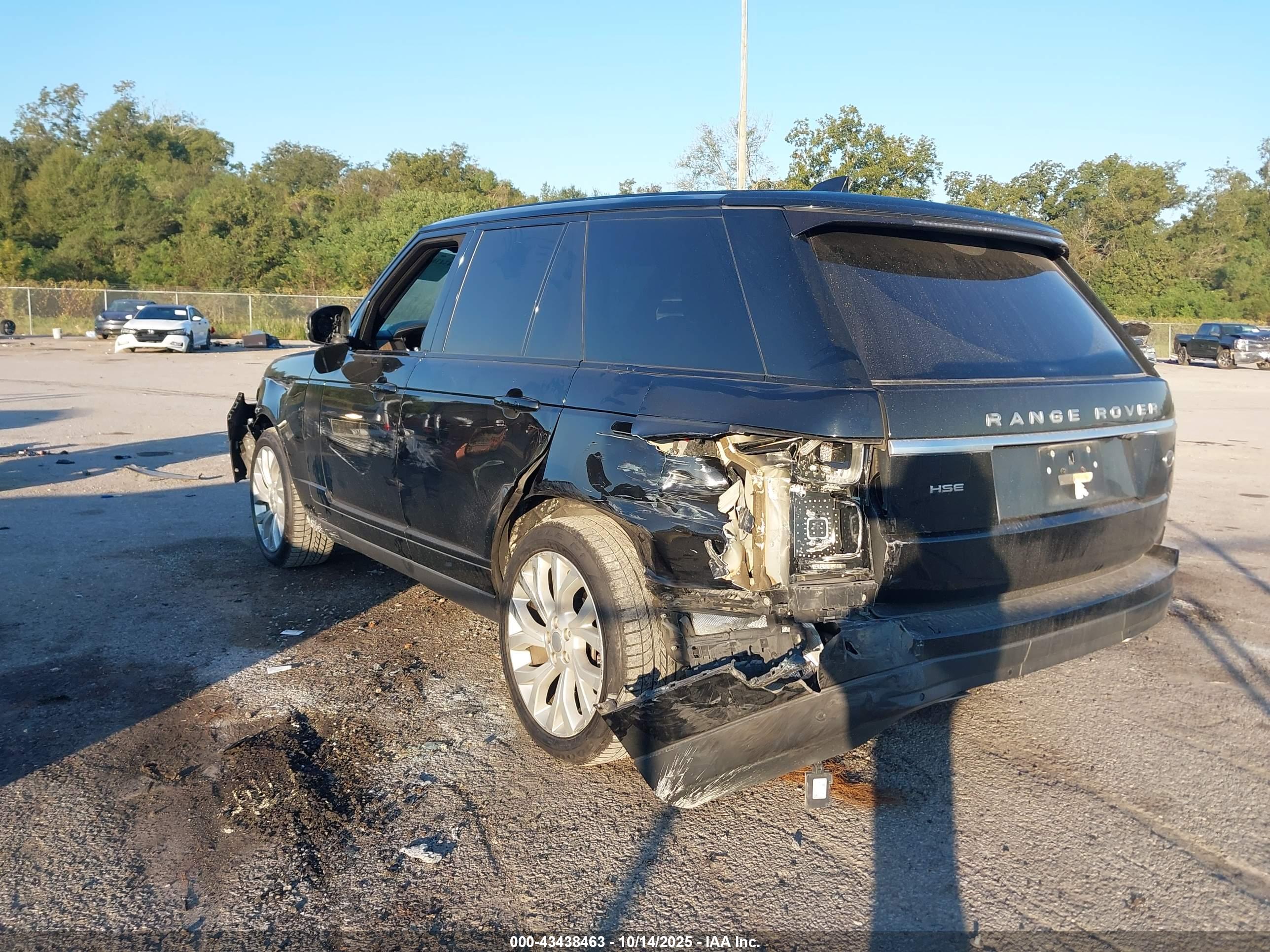 LAND ROVER image 3