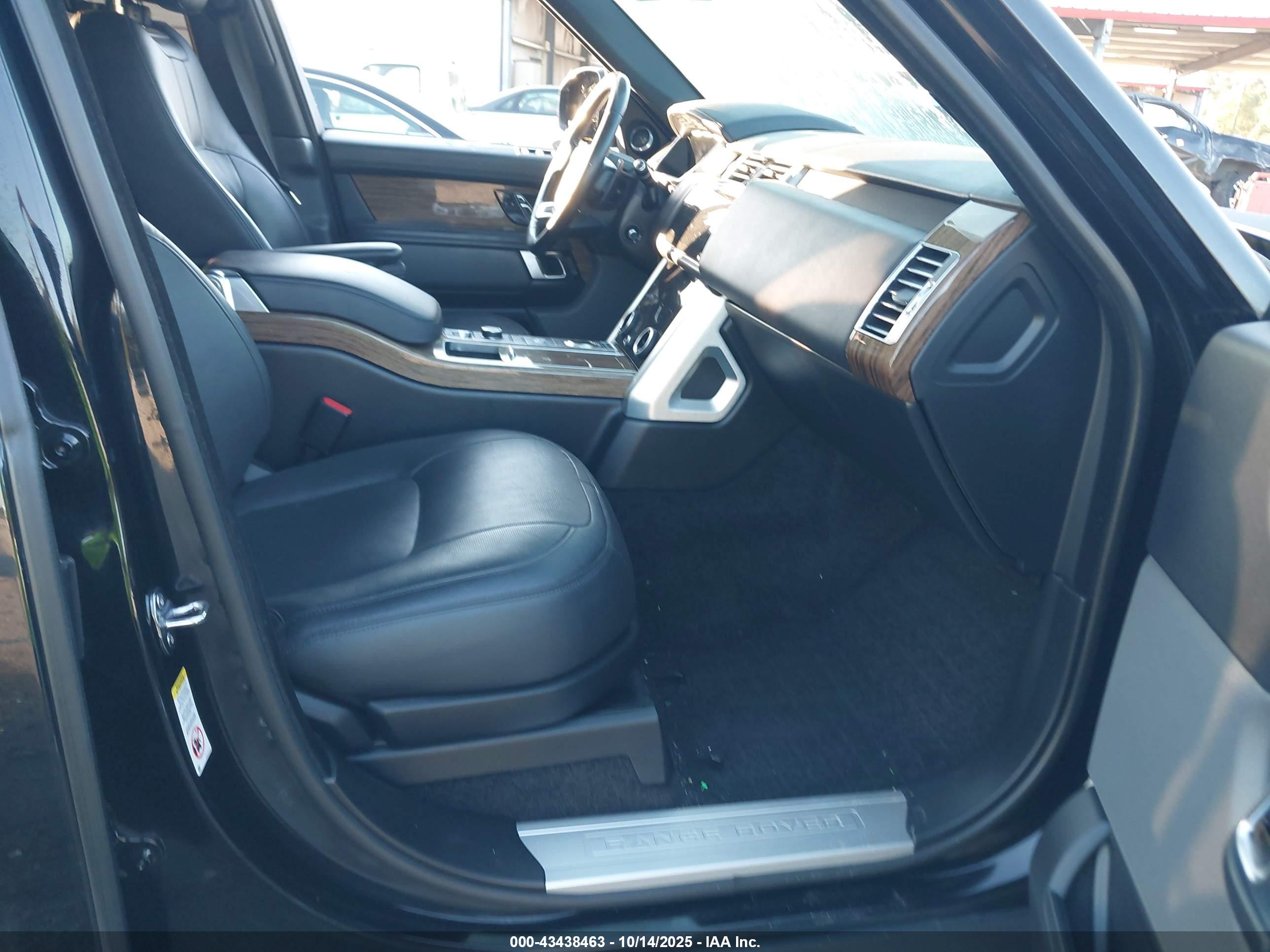 LAND ROVER image 5