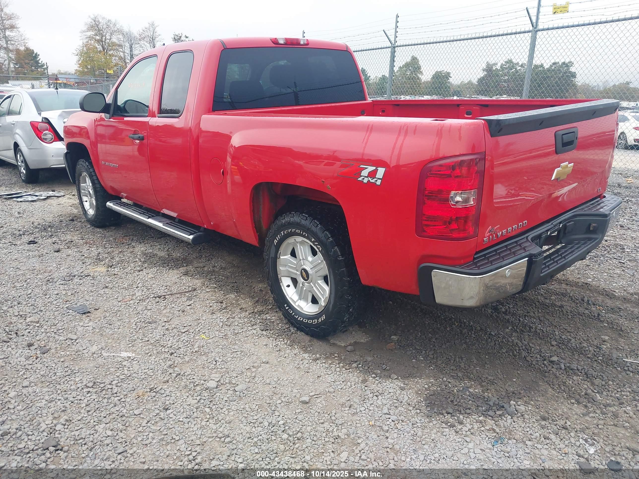 CHEVROLET SILVERADO image 3