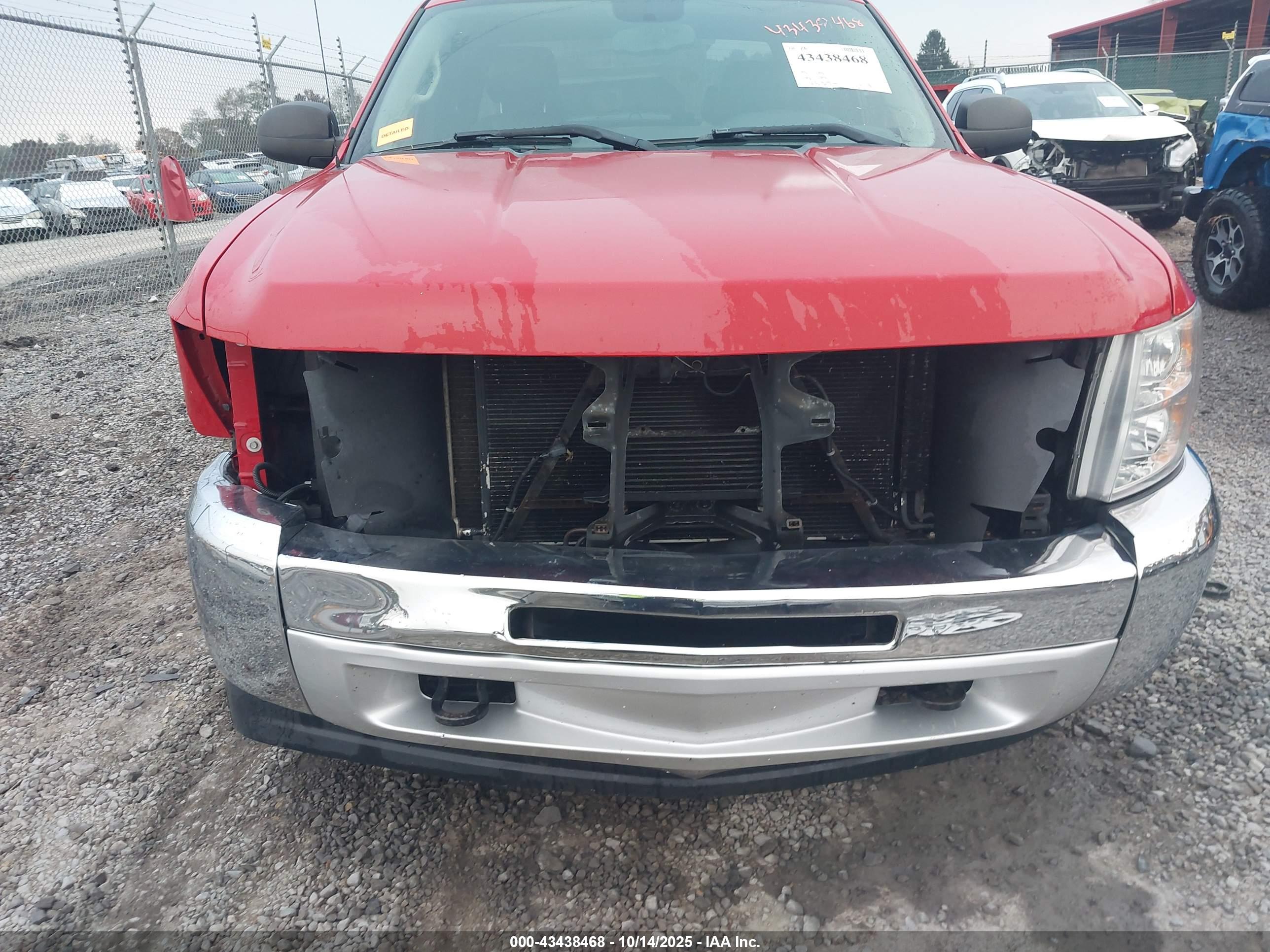 CHEVROLET SILVERADO image 6