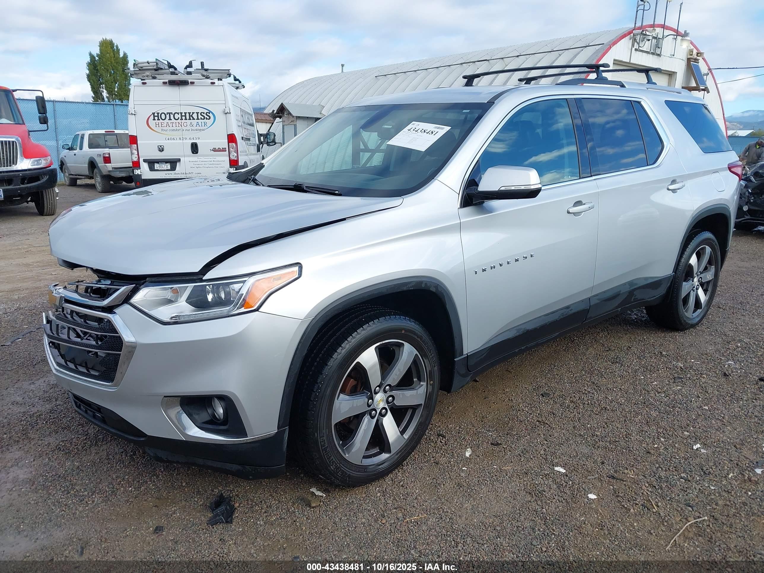 CHEVROLET TRAVERSE image 2