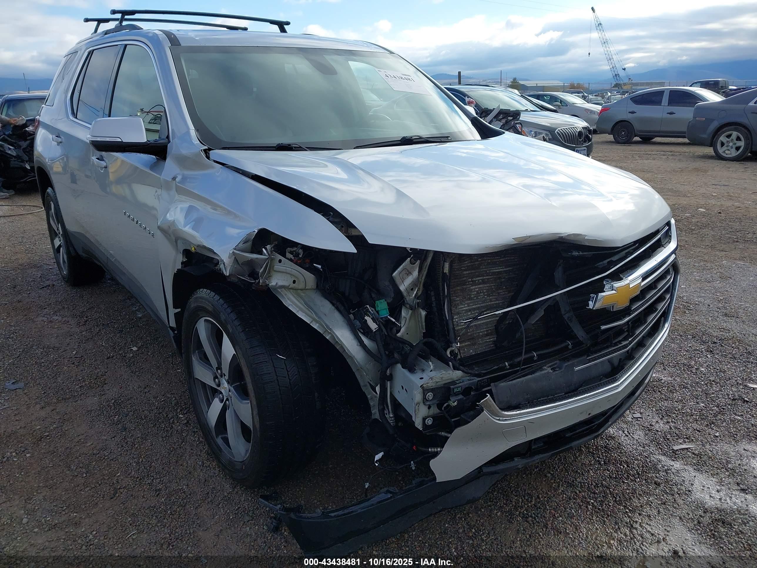 CHEVROLET TRAVERSE image 6