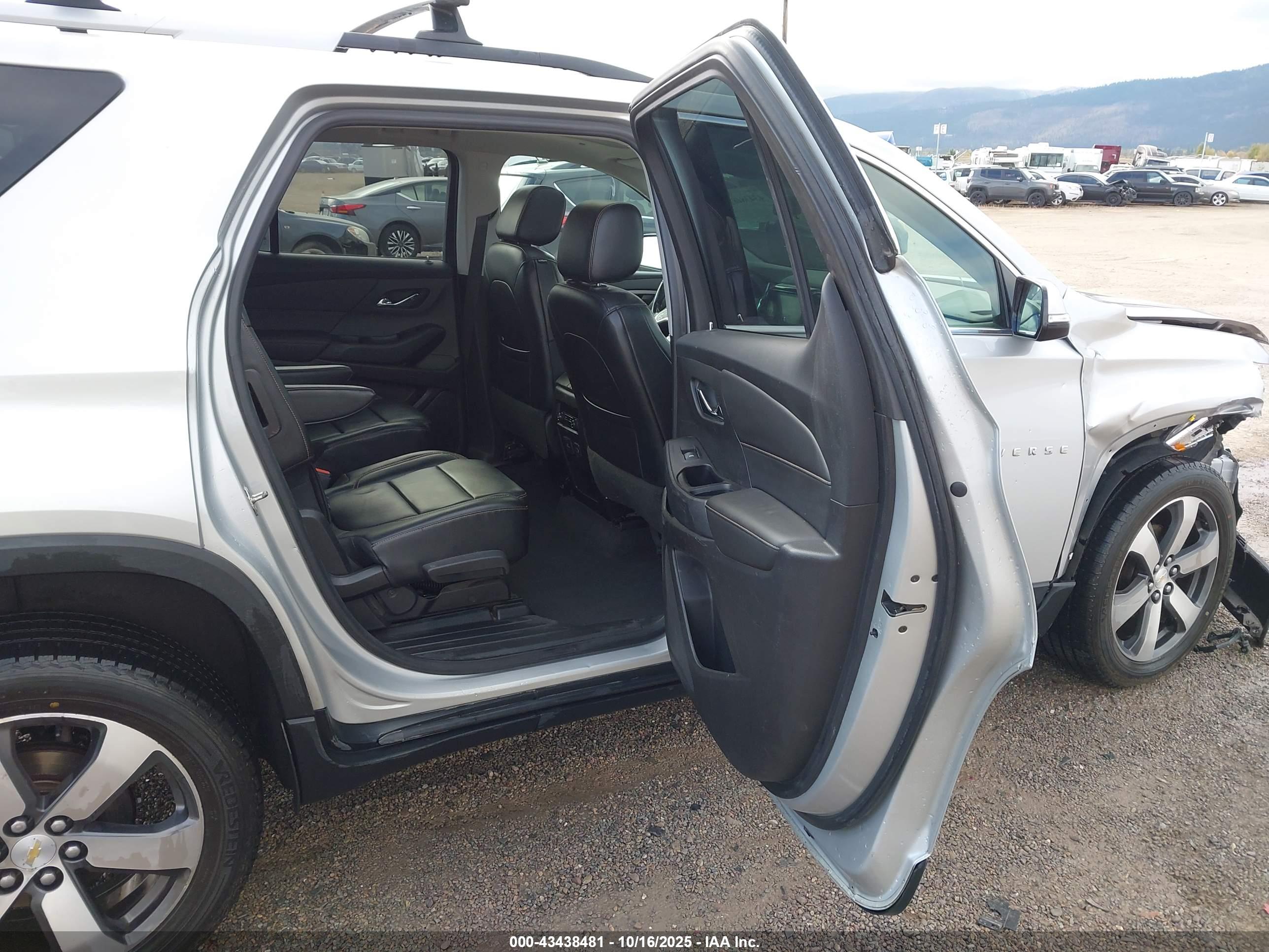 CHEVROLET TRAVERSE image 8