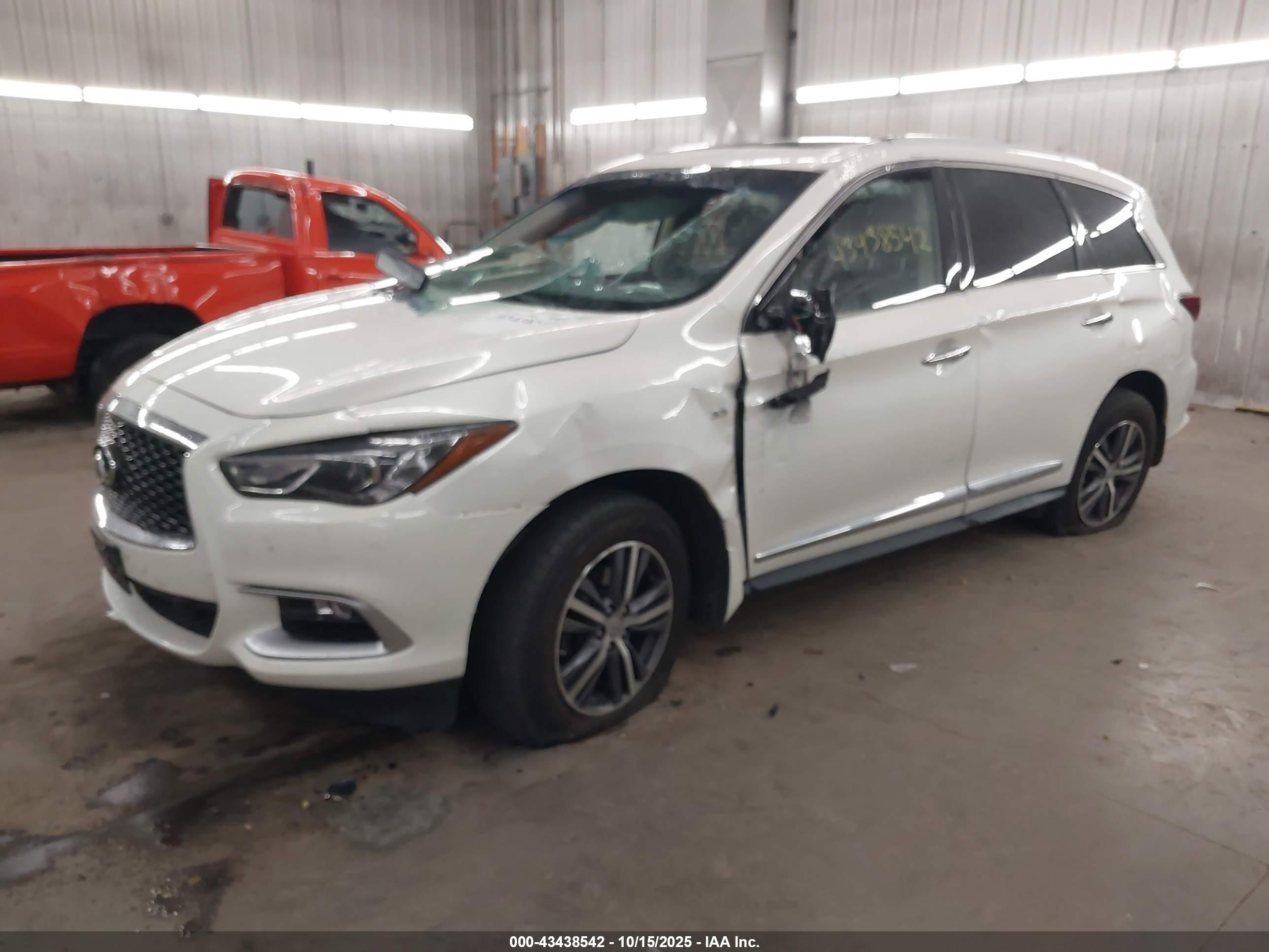 INFINITI QX60 image 2