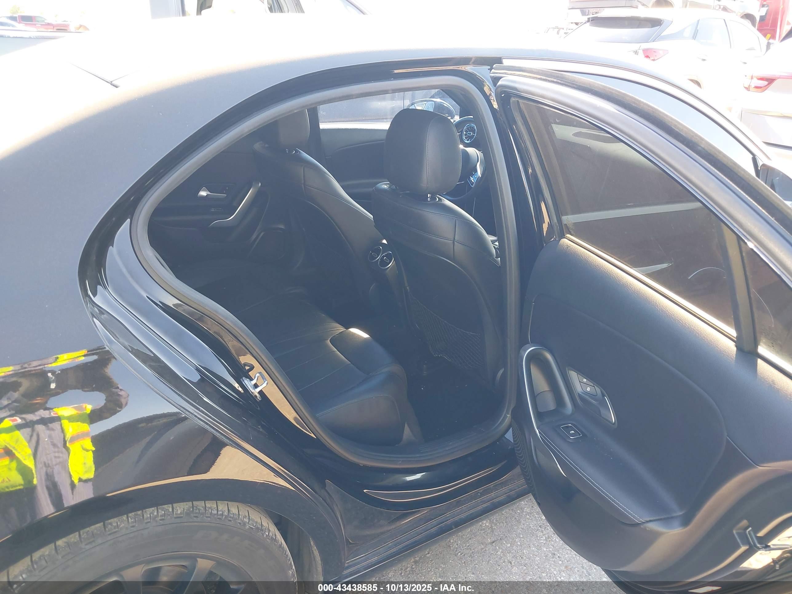 MERCEDES-BENZ A image 8