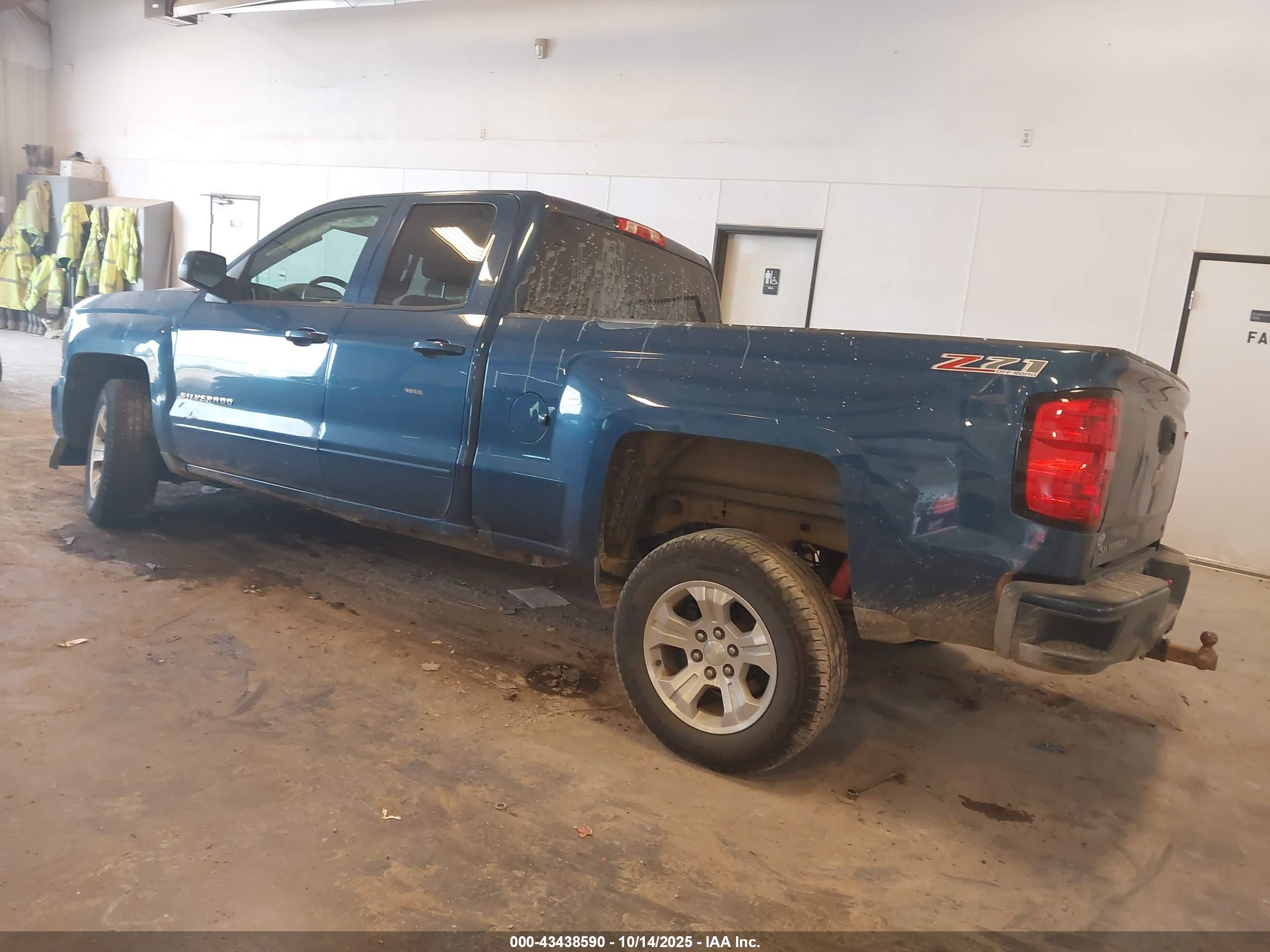 CHEVROLET SILVERADO image 3